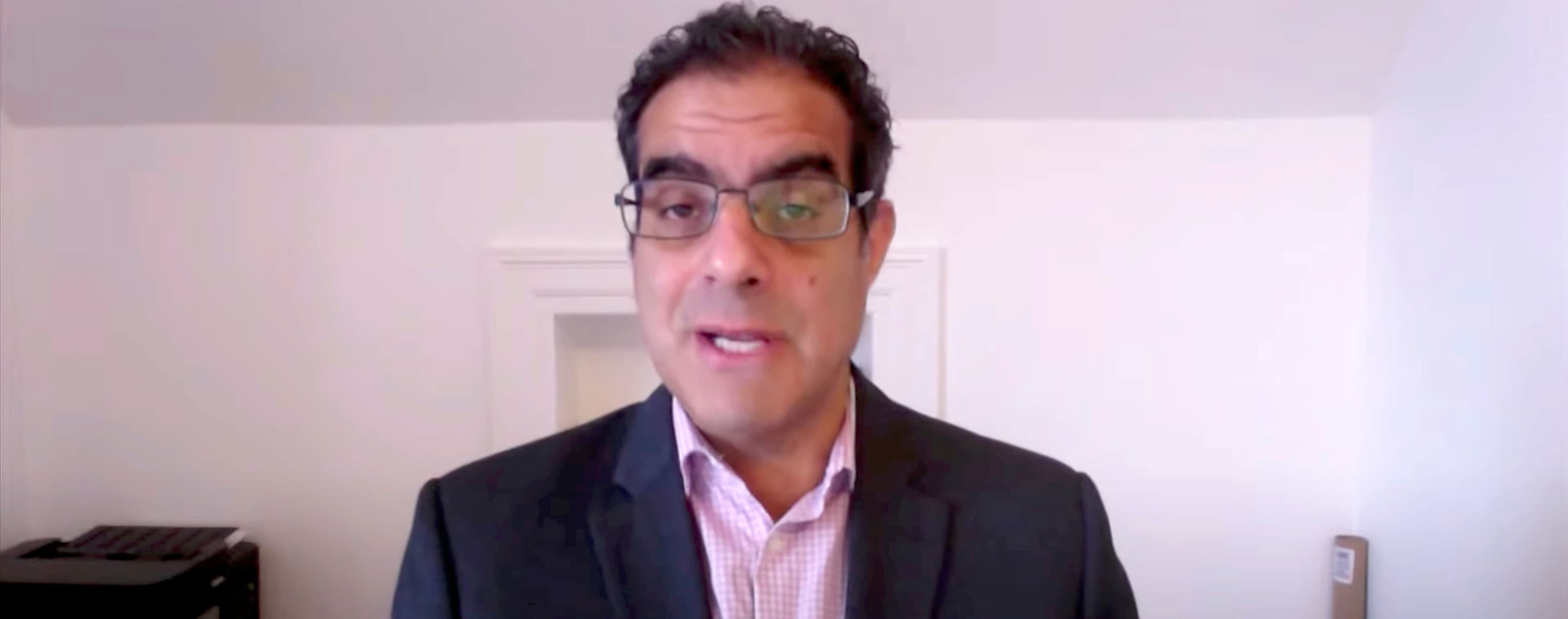 Le professeur Amir Attaran en conversation sur la Chaîne d’affaires publiques par câble (CPAC en anglais), en avril 2020.