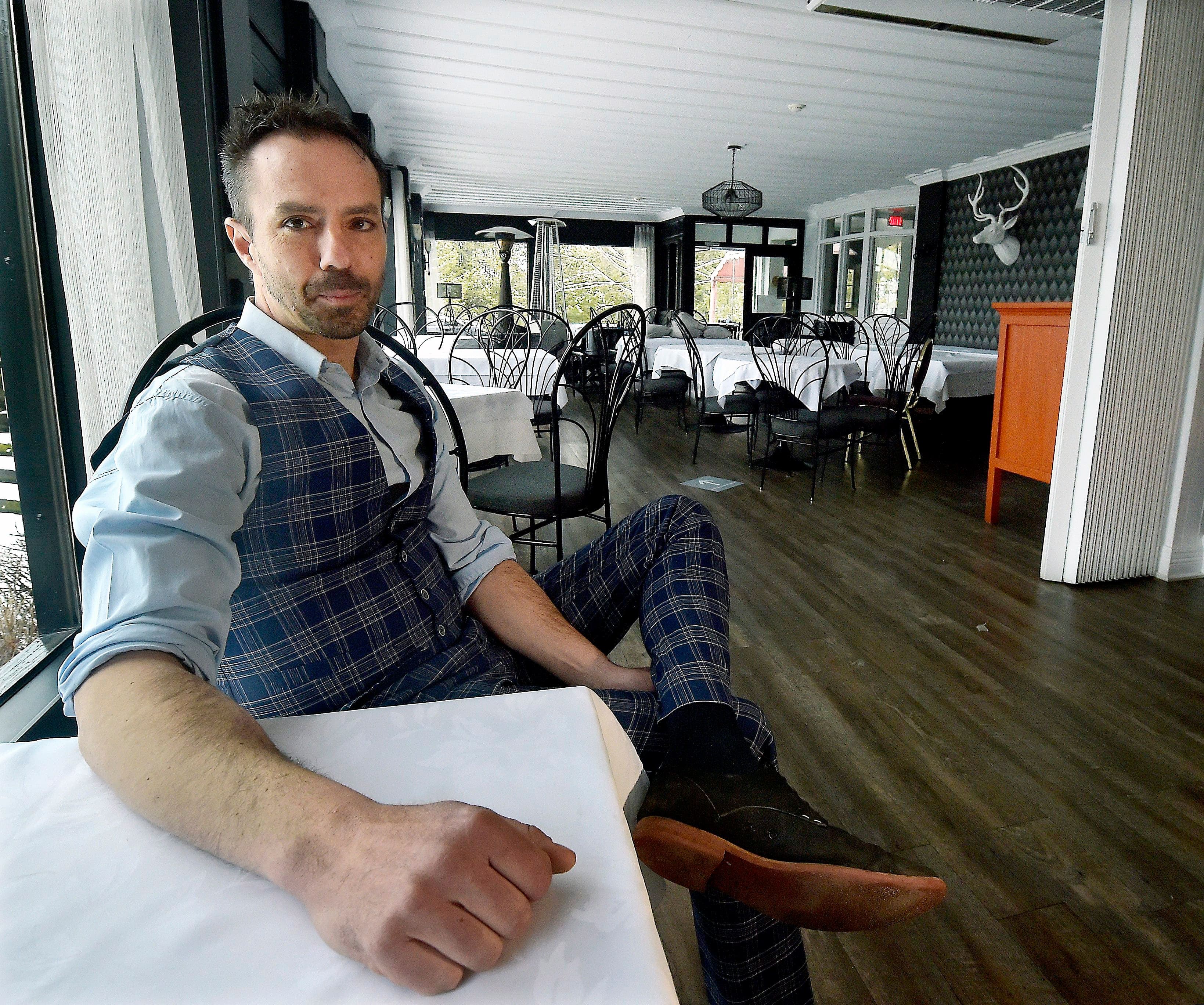 Le directeur de l’Auberge des Falaises, David Cloutier, craint de se retrouver le bec à l’eau sans sa main-d’œuvre étrangère.