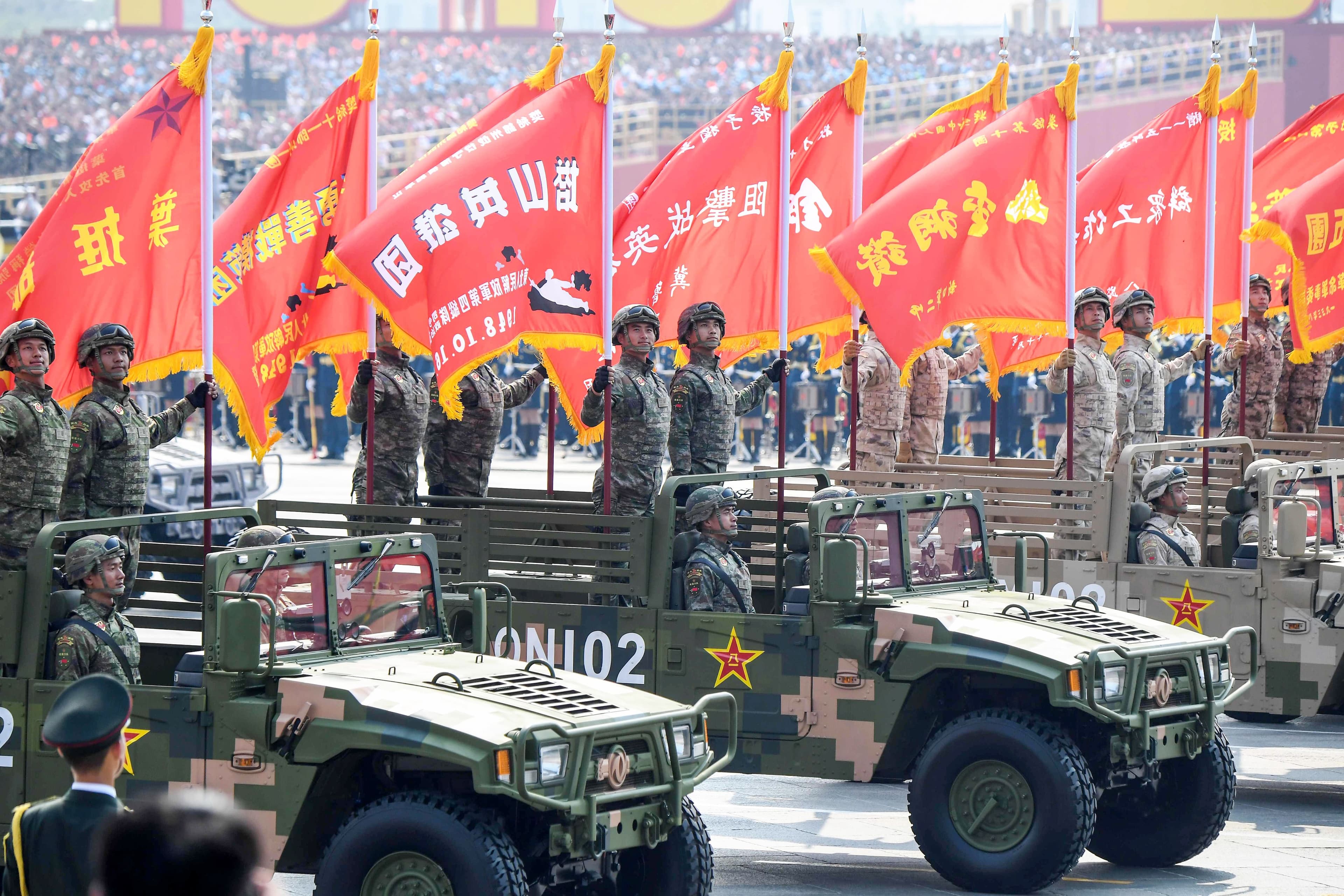 L’armée chinoise est désormais la deuxième plus puissante sur la planète. Elle aime afficher cette supériorité lors de grandioses parades militaires, comme celle-ci, en octobre 2019.