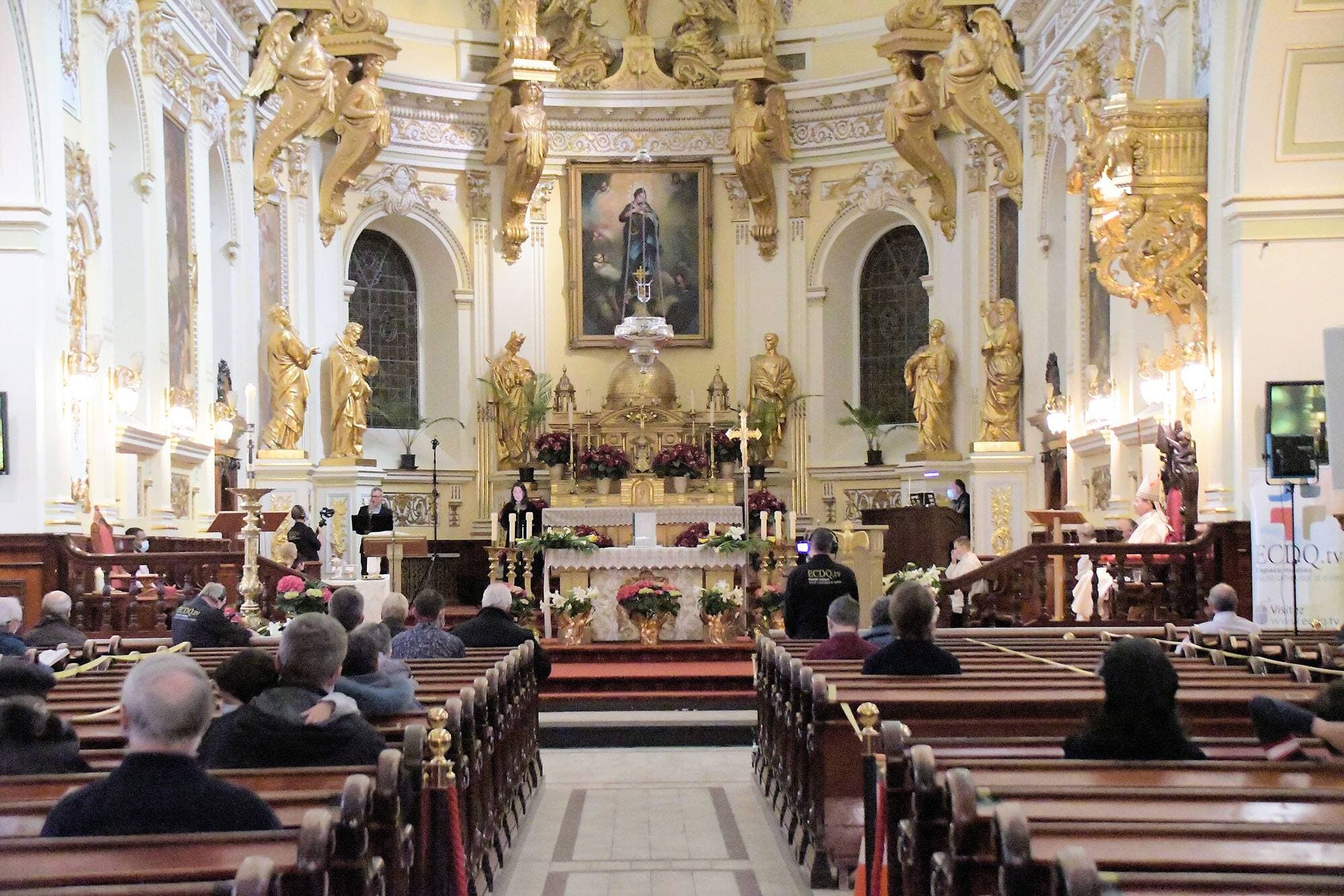 Vigile pascale à la Basilique-Cathédrale Notre-Dame de Québec, samedi.
