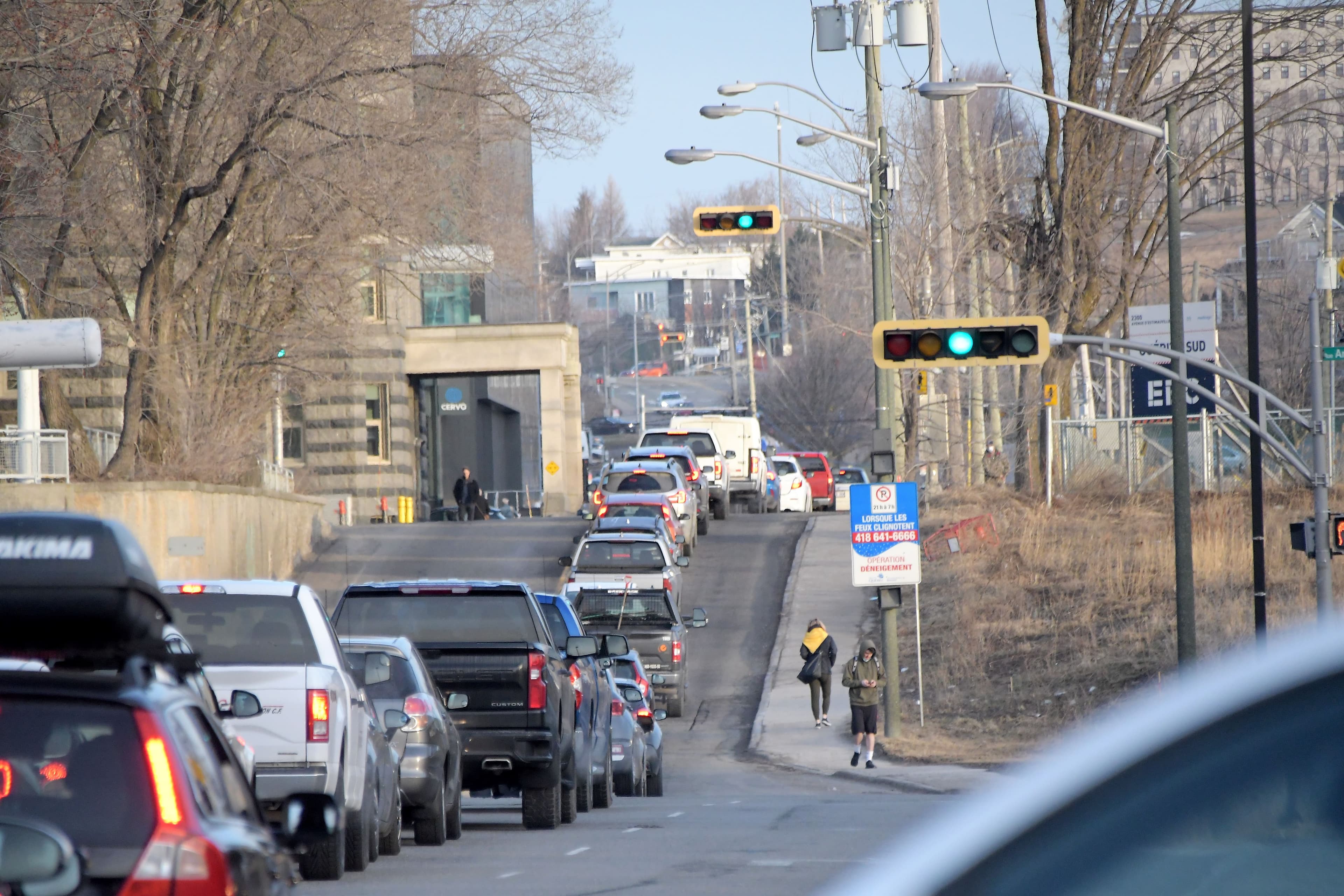 Vers 7 h jeudi matin, les personnes qui souhaitaient être vaccinées au CERVO, dans le secteur Beauport (photo) ont été informées que les 960 coupons avaient déjà été distribués. Au site de L’Ancienne-Lorette, les 300 coupons ont été épuisés en 15 minutes.