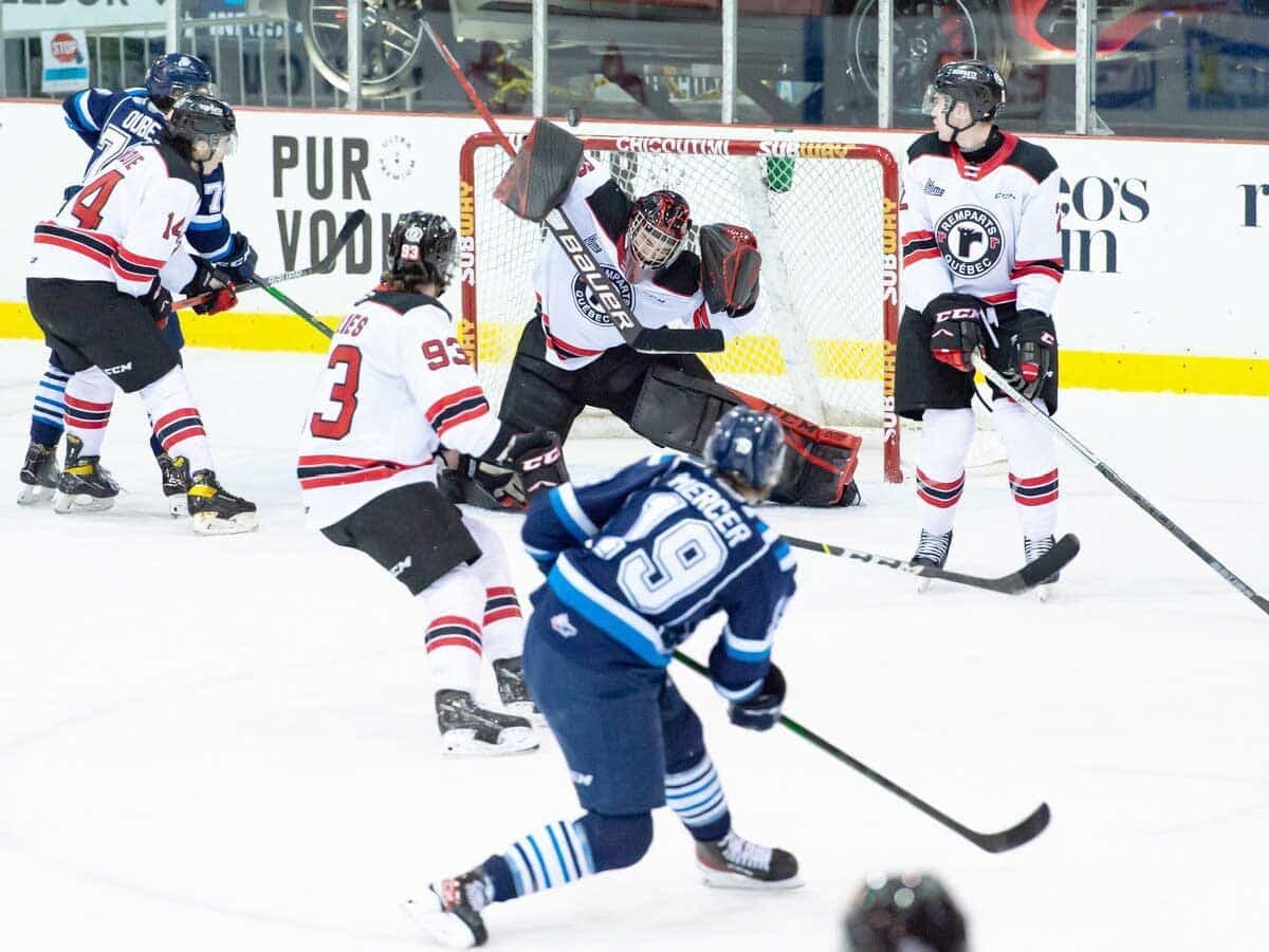 Dawson Mercer et les Saguenéens ont eu le dessus sur les Remparts en saison régulière, dont lors de ce duel du 28 février.