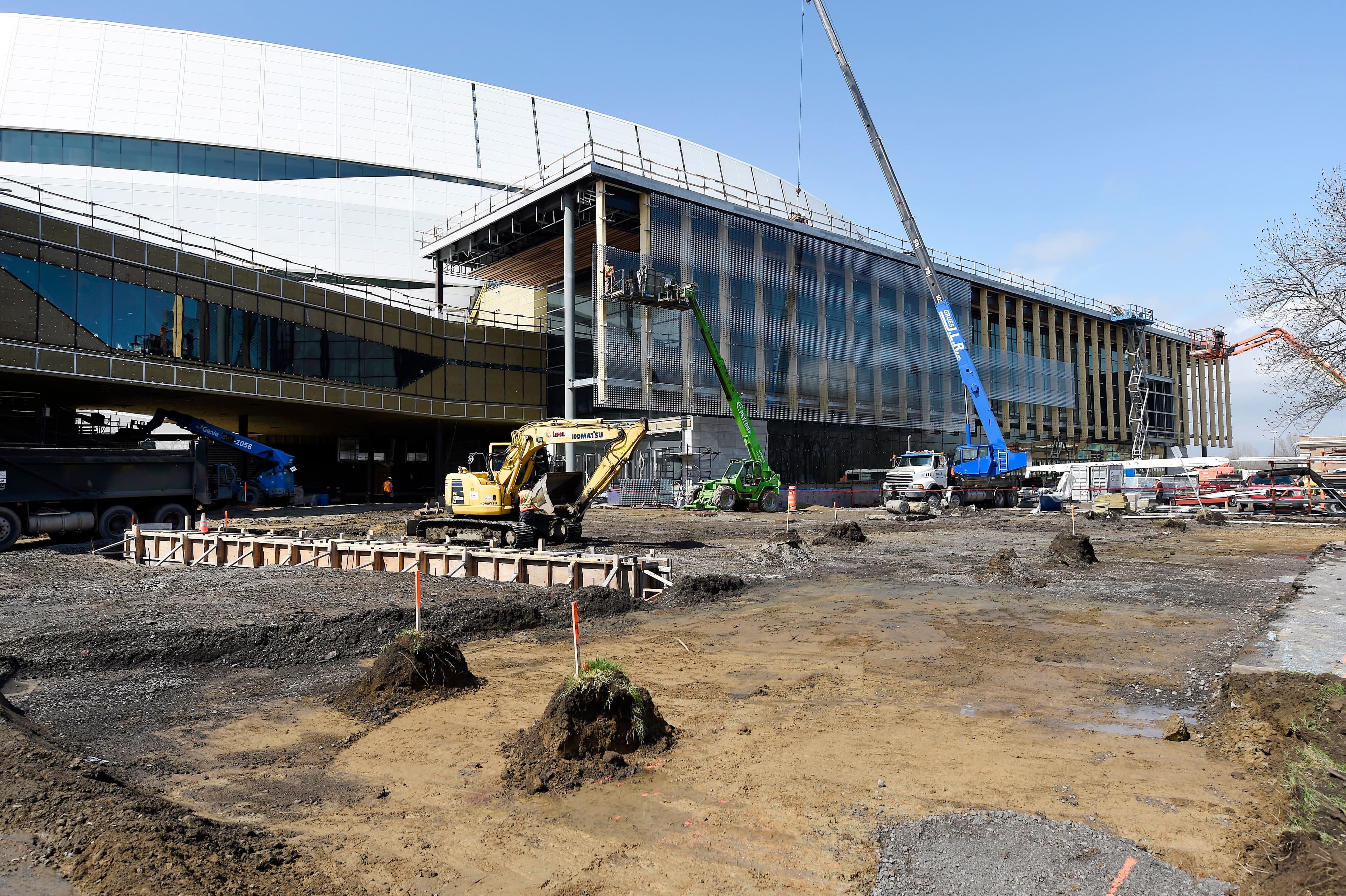 Le Centre Vidéotron, en mai 2015, quelques mois avant son inauguration.