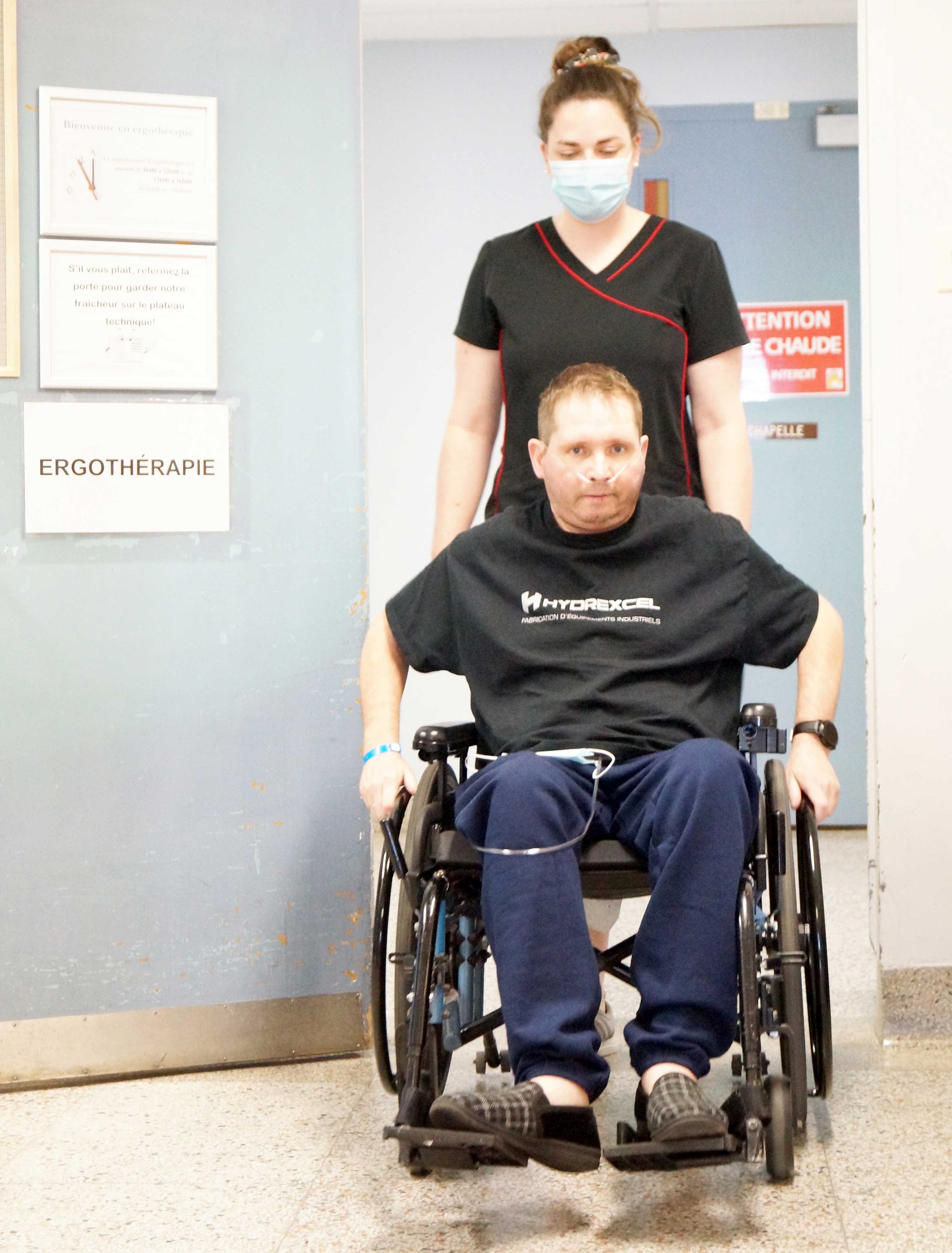 Au centre de réadaptation, Denis Charest fait de l’ergothérapie et de la physiothérapie deux heures chaque jour.