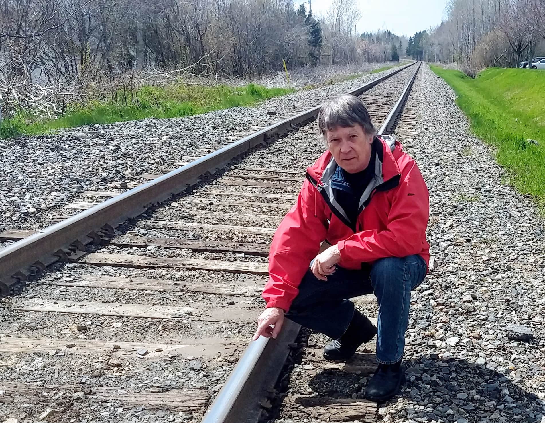Robert Bellefleur vit à Lac-Mégantic. Il habite à 300 mètres en contrebas de la voie ferrée théâtre de l’accident du 6 juillet 2013.