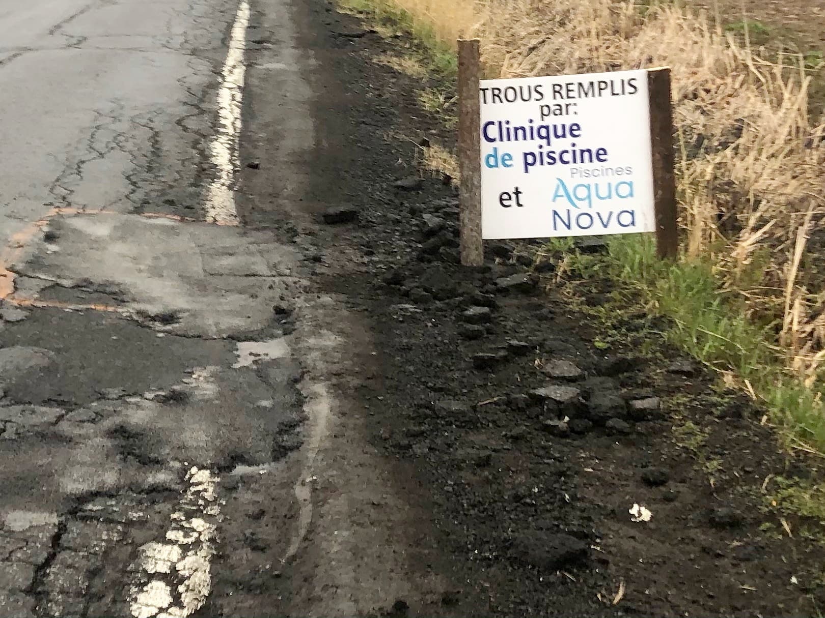 Deux entrepreneurs ont colmaté une crevasse que la Ville de Carignan ne réparait pas.