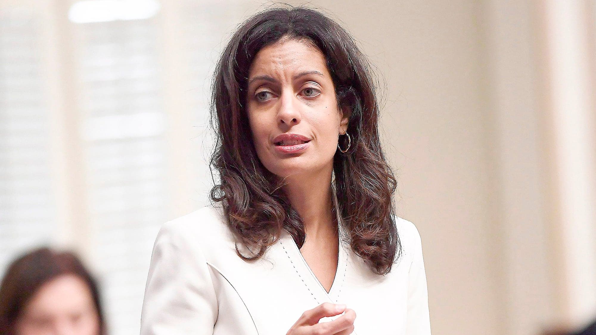 C’est le principal problème
de la cheffe. Elle dit une
chose tout en ne rejetant
pas son contraire.