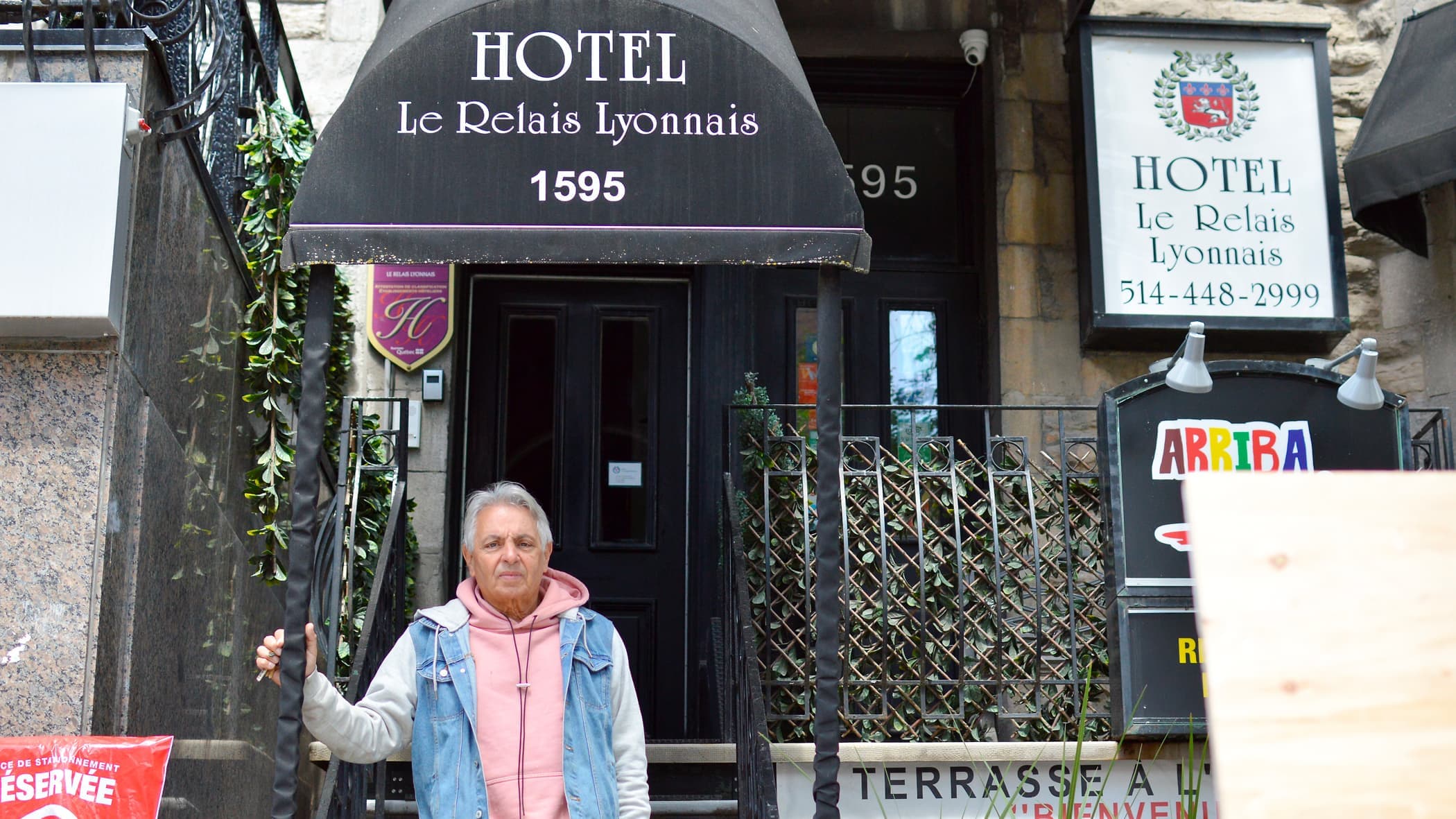 José Marrache, copropriétaire de l’hôtel Le Relais Lyonnais, rue Saint-Denis, dans le Quartier latin de Montréal, pense qu’il faudra attendre encore un an avant de retrouver des clients pour remplir son établissement.