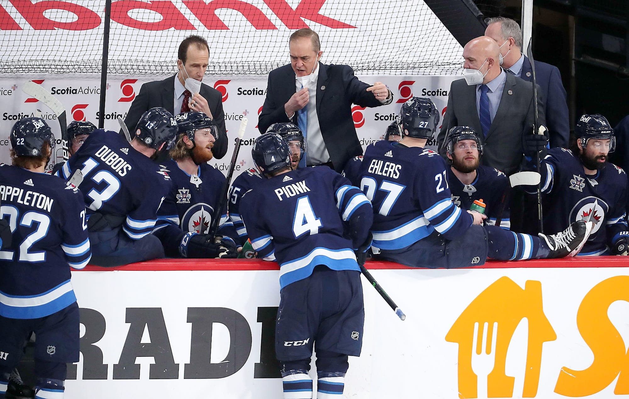 Dans les derniers instants du match, Paul Maurice a tenté de secouer ses troupes.