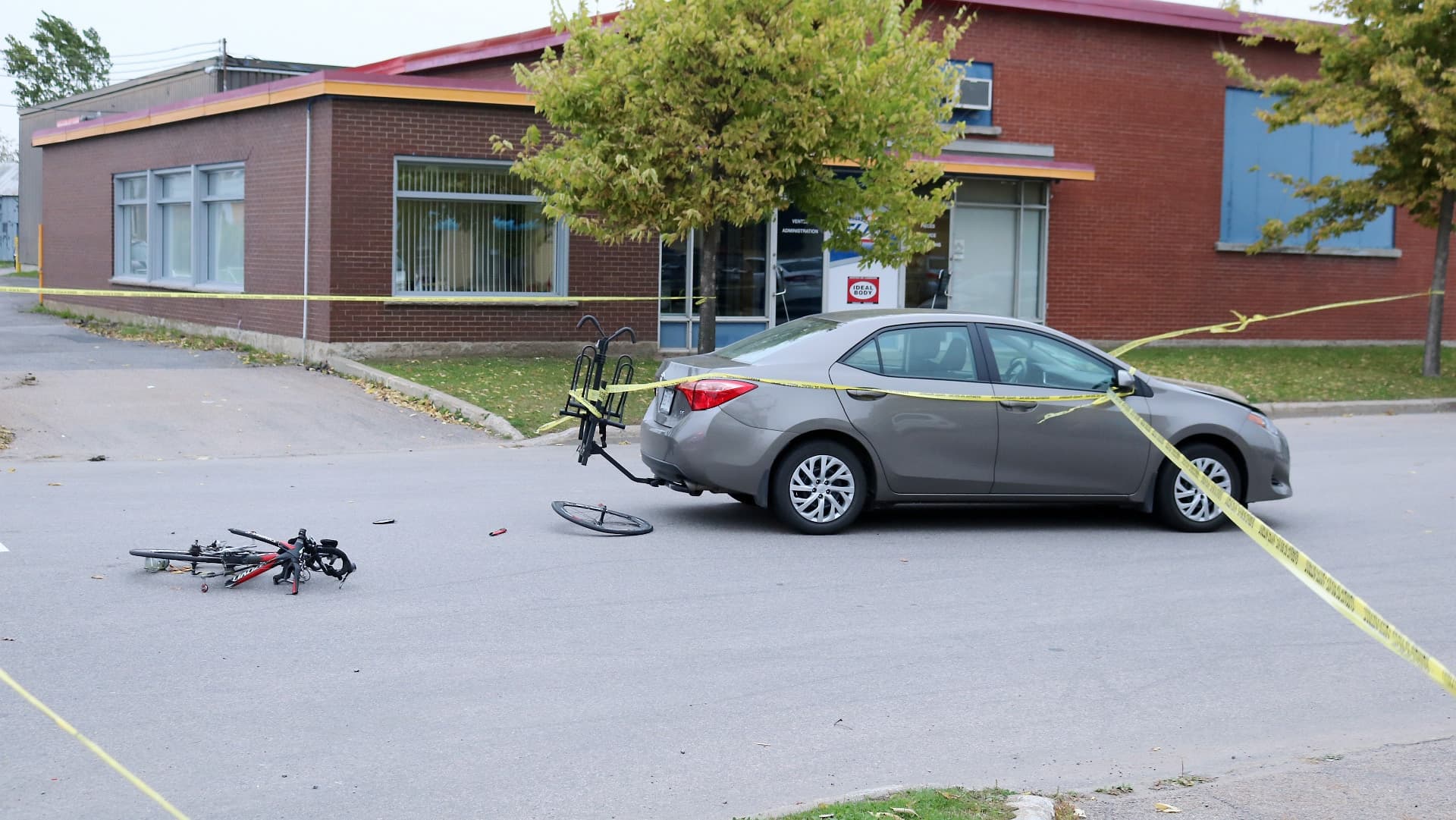M. Samson a été blessé lors d’une collision avec un véhicule au coin de la rue des Artisans et de l’avenue Saint-Sacrement. Il juge cette avenue dangereuse et n’y circule plus en vélo depuis.