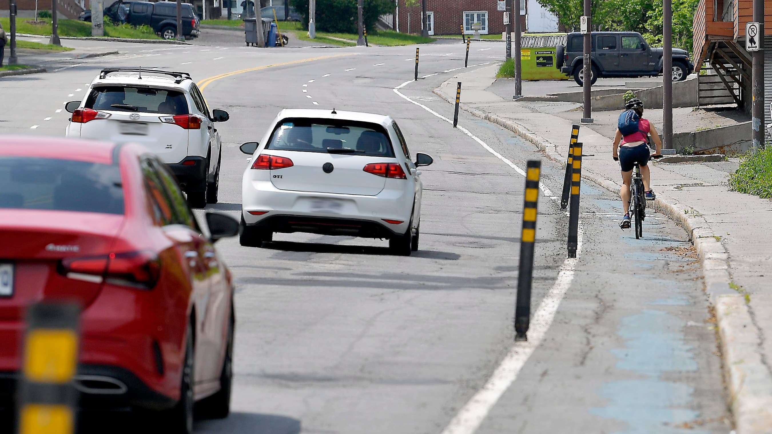 Selon des cyclistes, la sécurité pourrait aussi être améliorée dans la côte de la Pente-Douce, seul accès plus facile à gravir pour accéder à la haute-ville.