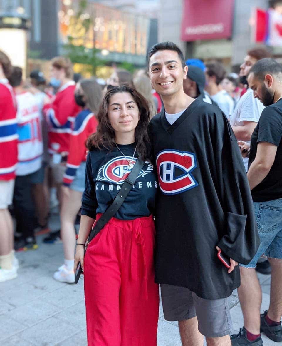 Marie et Mark Mirzoyan, frère et sœur de 23 et de 19 ans, étaient massés lundi soir autour du Centre Bell avec des centaines d’autres fans pour célébrer ce moment.