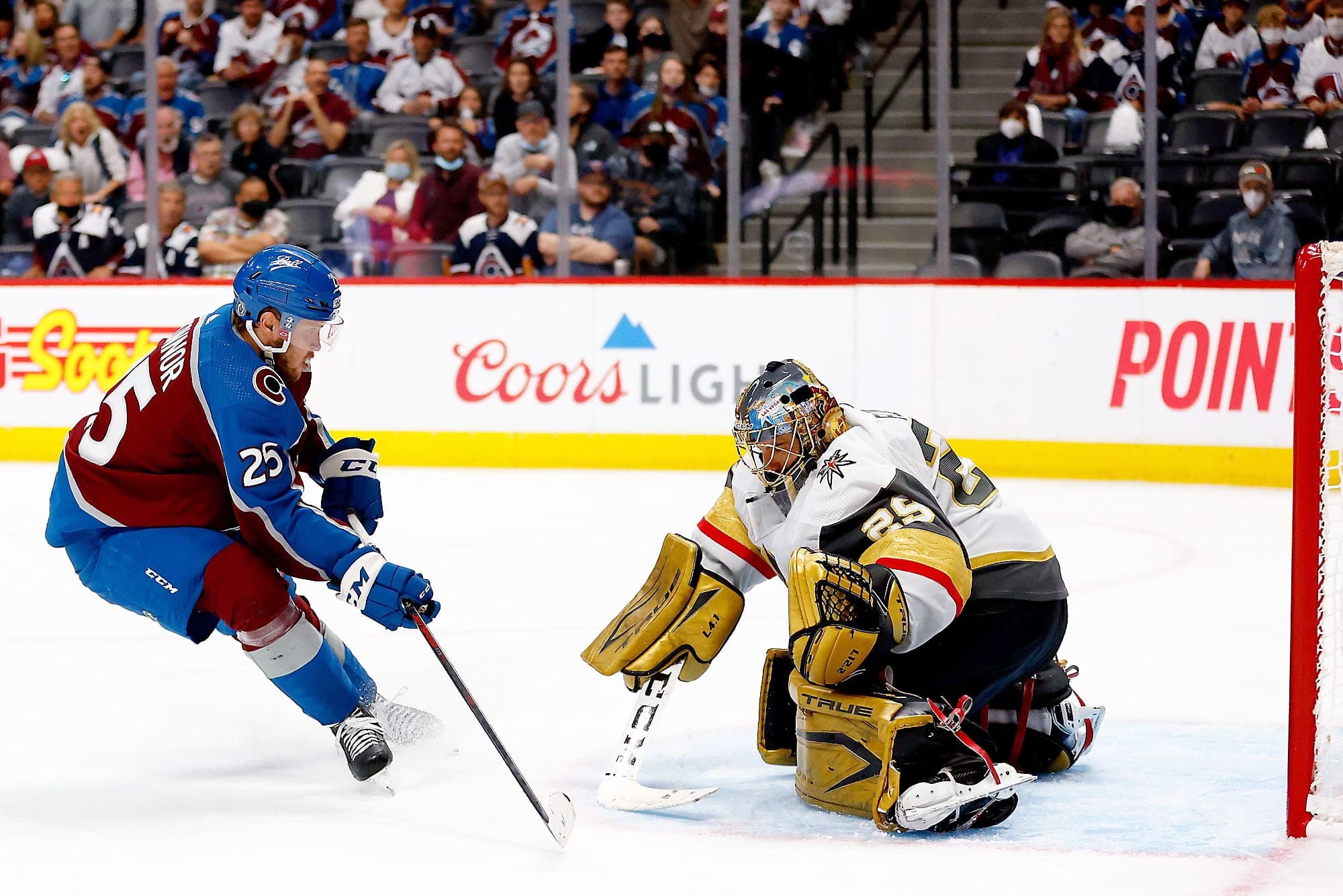 Logan O’Connor, de l’Avalanche, a appris à ses dépens qu’il était difficile de percer la muraille de Marc-André Fleury.