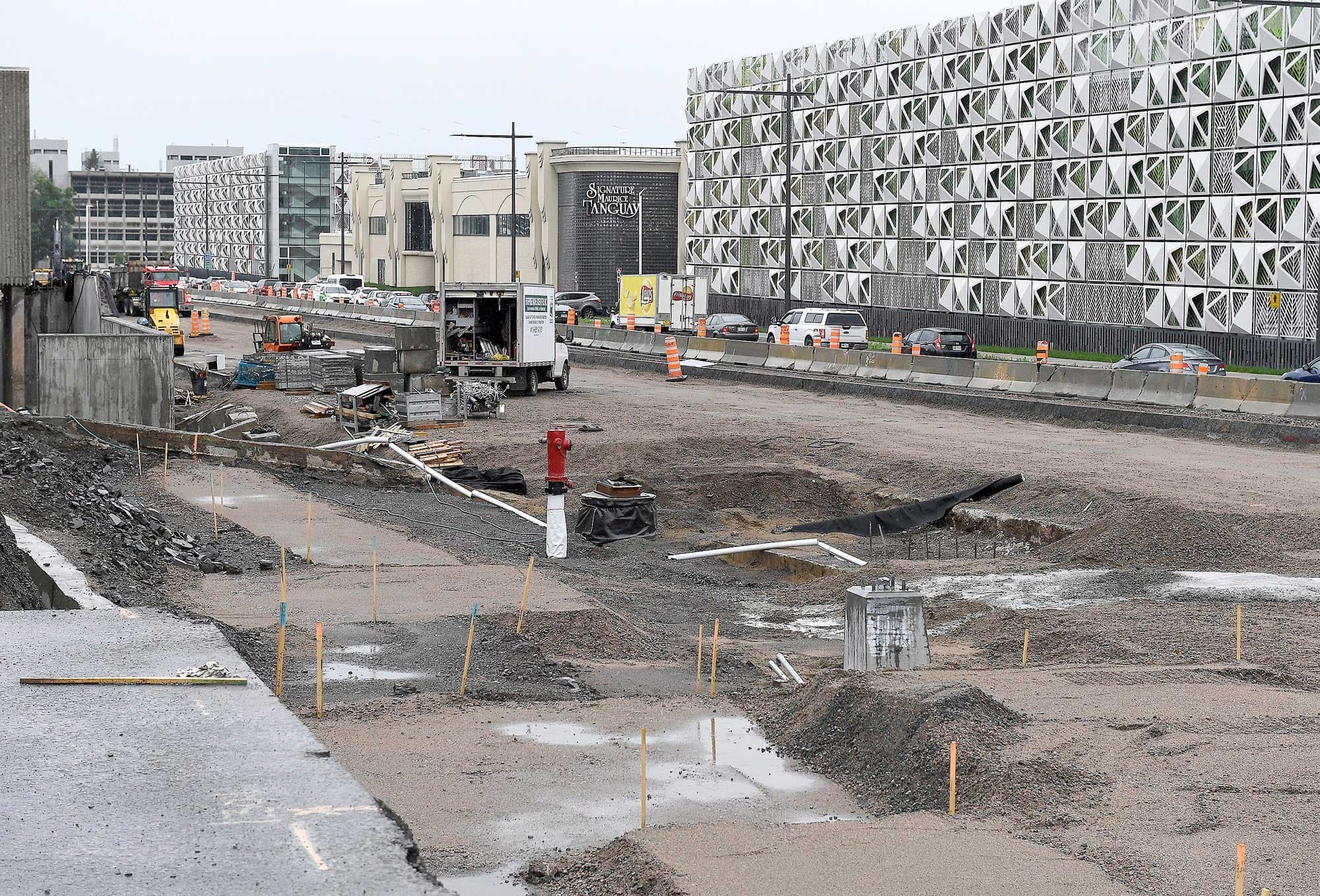 Le réaménagement du boulevard Hochelaga est l’un des chantiers majeurs de Québec cet été. Ce projet, évalué à 61,7 M$, vise entre autres à élargir la chaussée et à refaire les conduites d’eau et d’égouts. La fin des travaux est prévue l’an prochain.