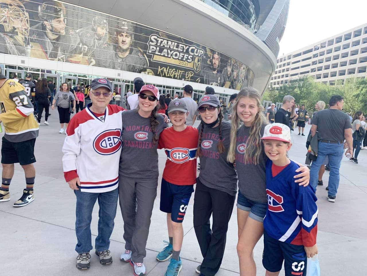 Les membres de la famille sont des partisans de longue date du Canadien. Sur la photo, John Good, Sara Good, Janel McKinnon, Colleen McKinnon, Grady McKinnon.
