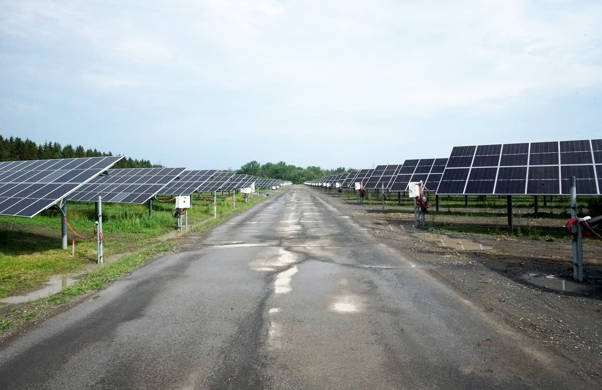 Pas moins de 85 % des 30 000 panneaux des parcs solaires d’Hydro-Québec à La Prairie (ci-dessus) et à Varennes ont été fabriqués par une société soupçonnée de profiter du labeur de détenus de camps de travail.