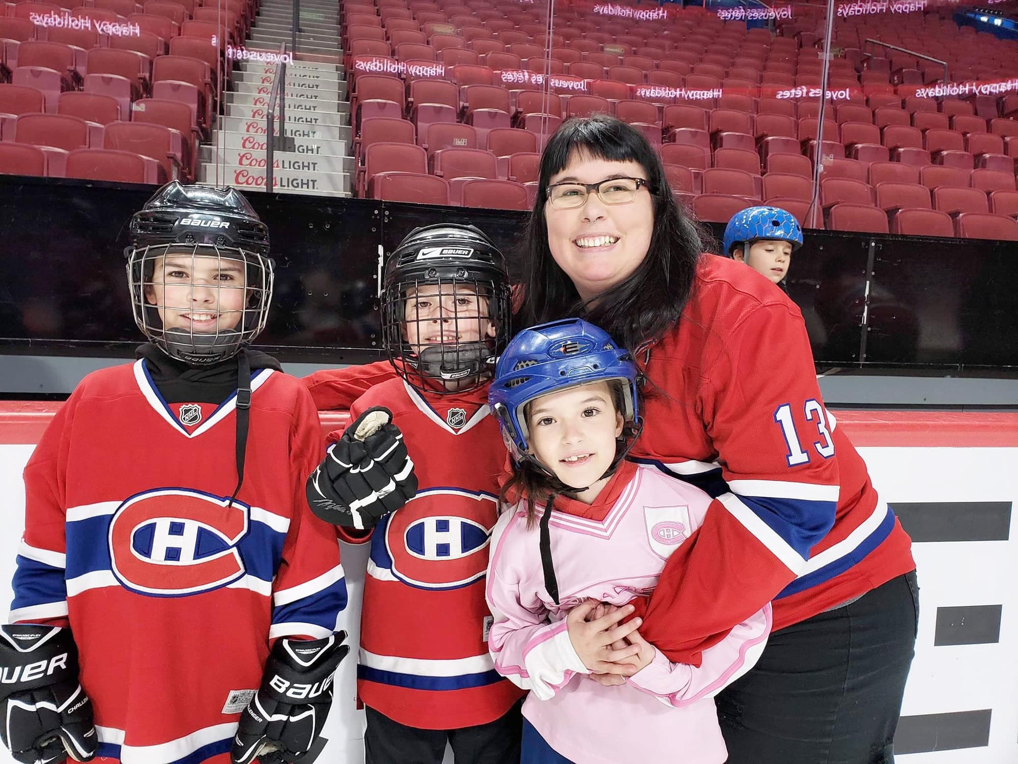 Catherine Denis et ses trois enfants, Zachary (13 ans), Benjamin (10 ans) et Mélody (9 ans), rêveraient de retourner au Centre Bell pour assister à la finale.
