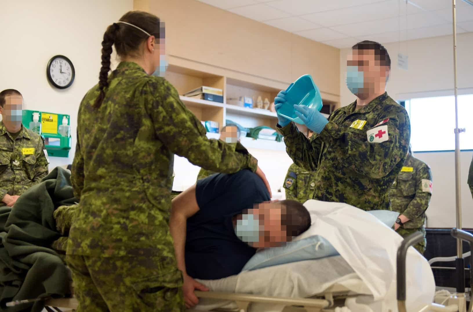 Avant d’intervenir dans les centres de soins, les réservistes ont été formés pour s’occuper adéquatement des personnes âgées.