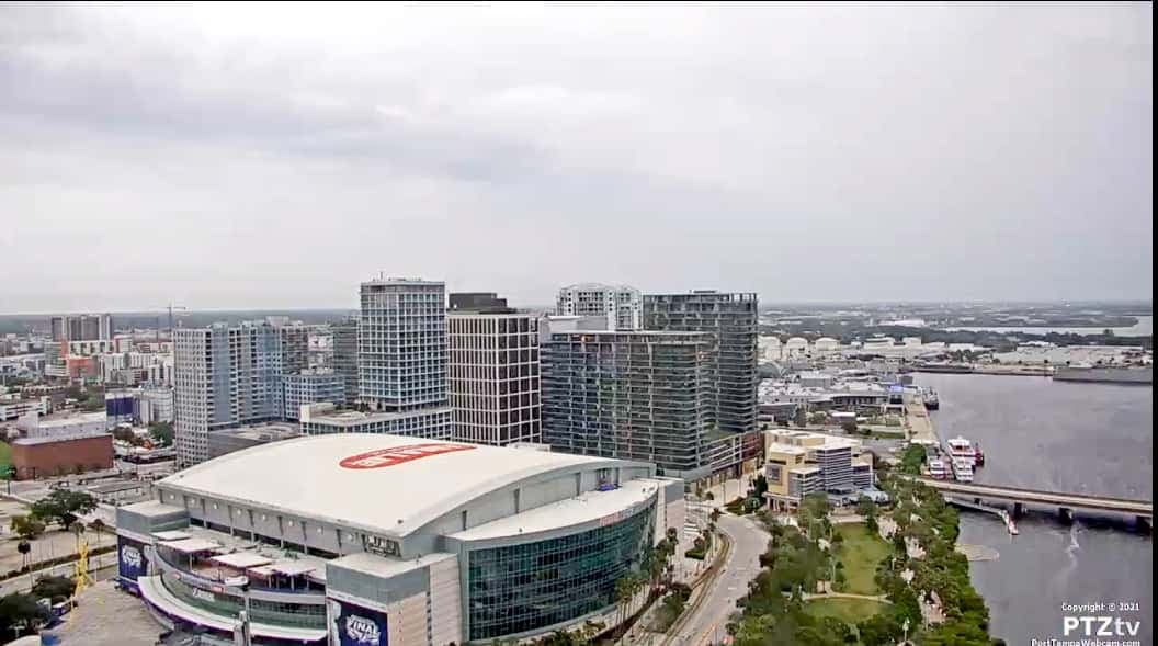 En fin d’après-midi hier, les nuages s’accumulaient au-dessus du Amalie Arena de Tampa, où sera disputé le cinquième match de la finale.