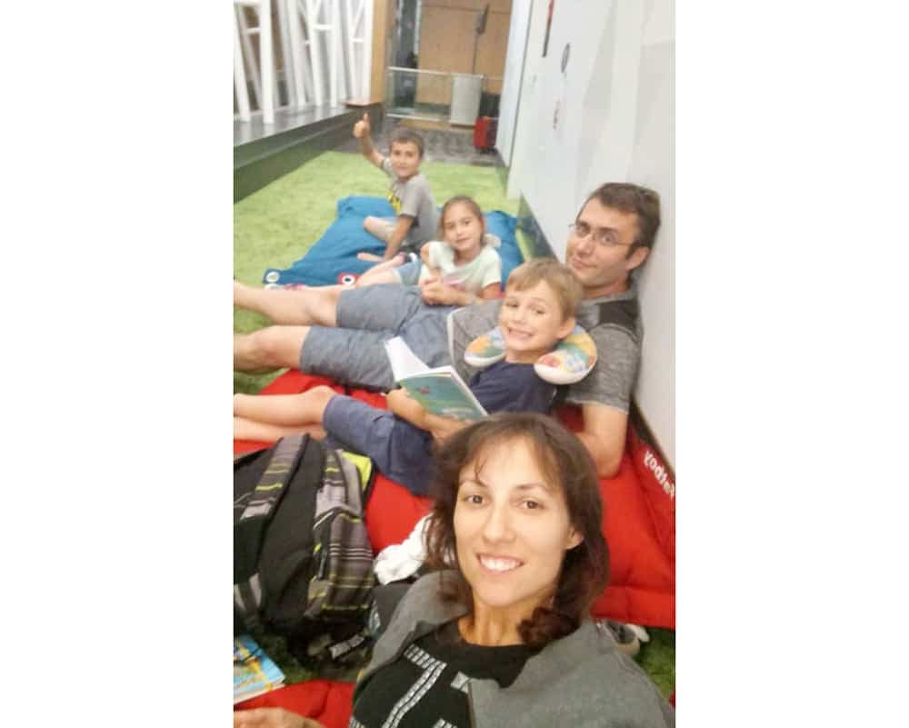 Geneviève Dessaux, 38 ans, son conjoint Jacob et leur trois enfants Jacob, Anaïs et Joshua lors de leur dernier voyage en famille en France, en 2018.