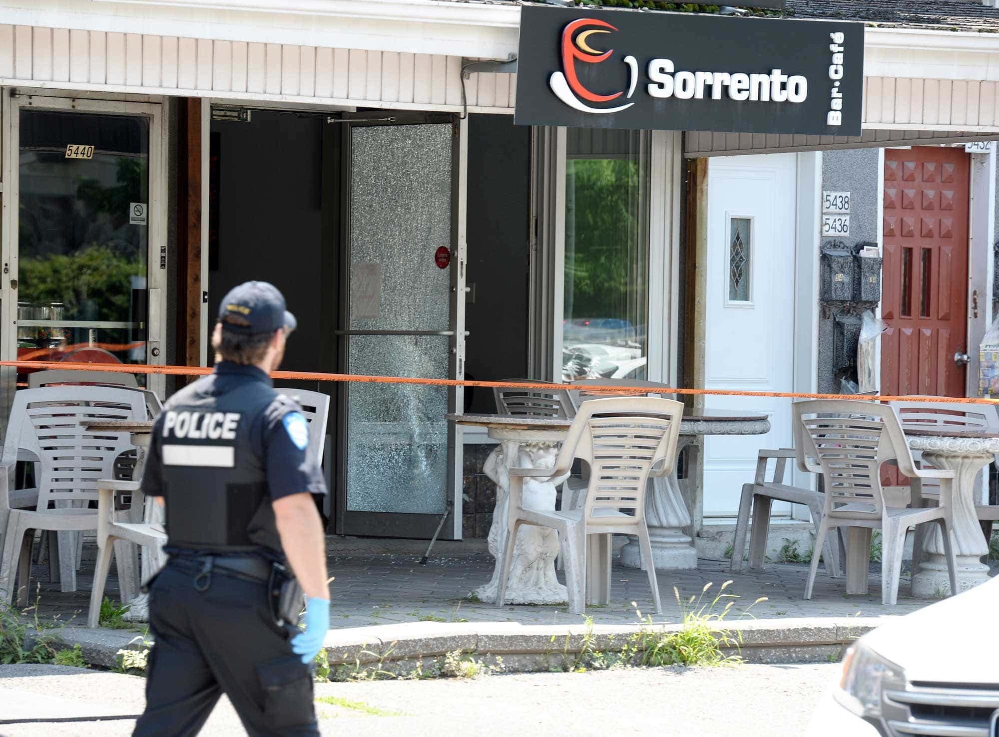 Un innocent a été blessé jeudi lors d’une tentative d’assassinat ratée survenue dans un café italien sur la rue Jean-Talon dans Saint-Léonard à Montréal.