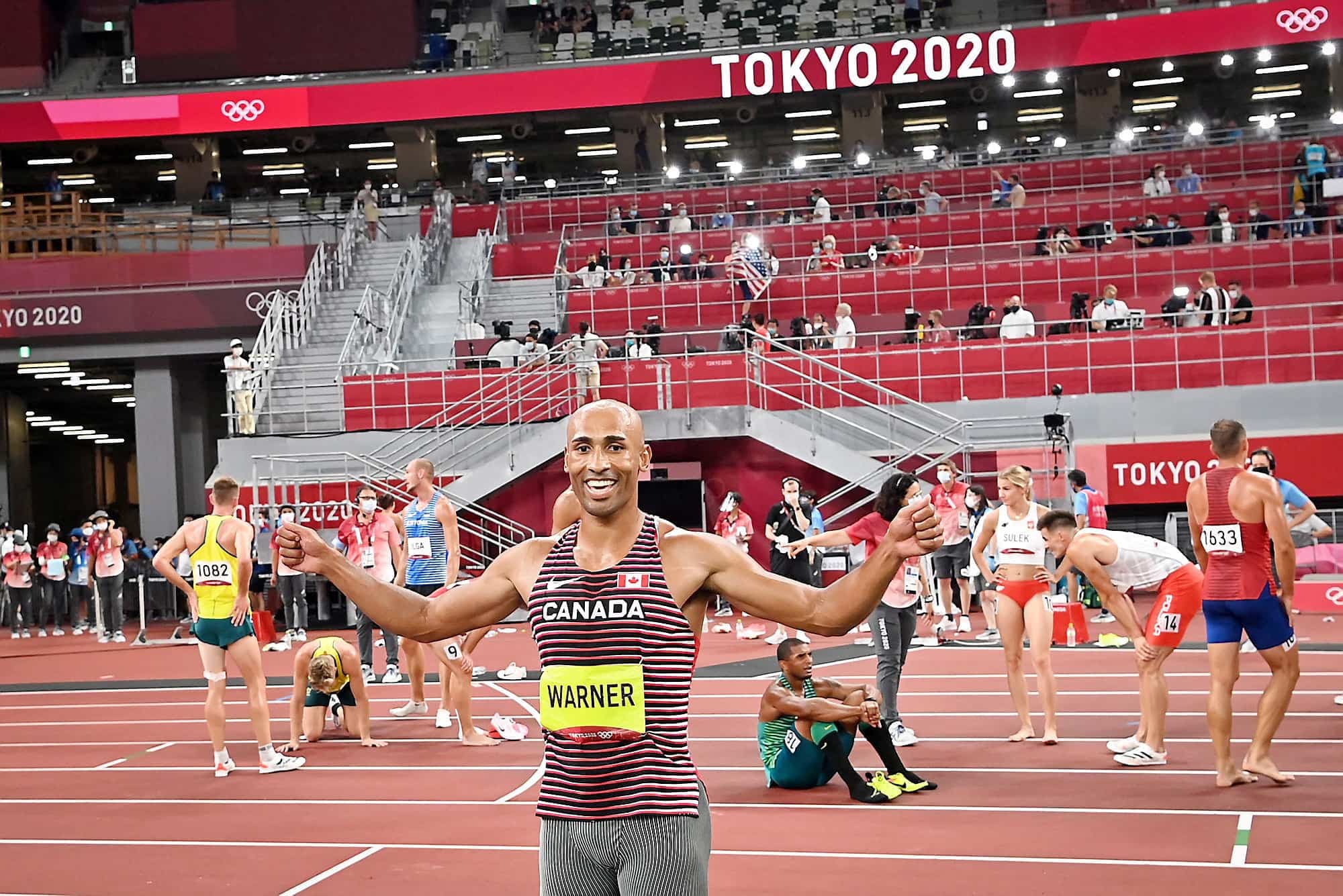 Damian Warner affiche le sourire de l’athlète le plus complet de la planète.