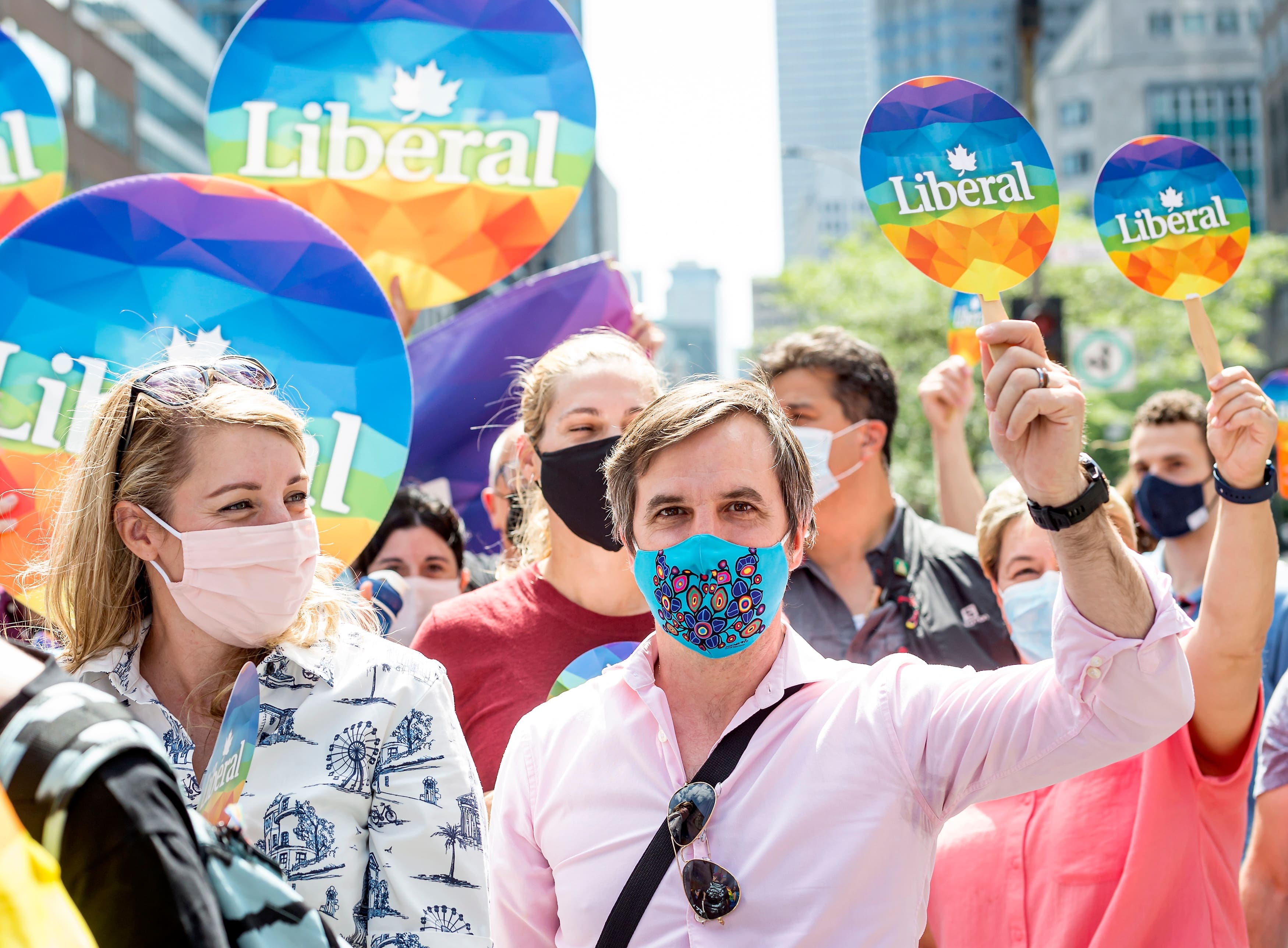 Des candidats du Parti libéral du Canada, comme Mélanie Joly et Steven Guilbeault, ont profité de l’occasion pour prendre un premier bain de foule, lançant ainsi la campagne électorale.
