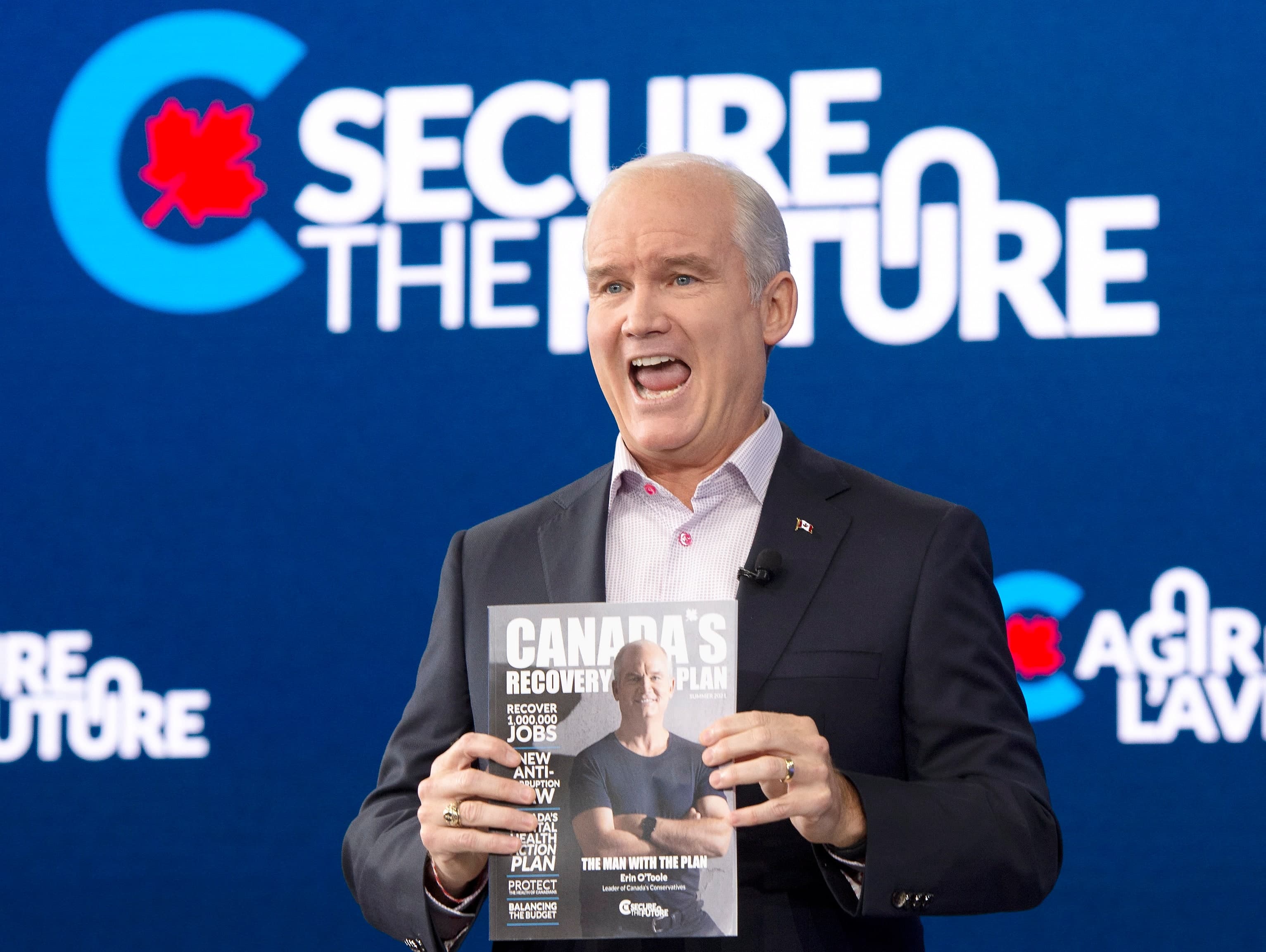 Une musique rock jouait lorsque le chef conservateur Erin O’Toole a fait son entrée en scène, une façon « de renverser la situation comme si c’était maintenant lui la rockstar, et non M. Trudeau », croit Mireille Lalancette, professeure en communication politique à l’UQTR.