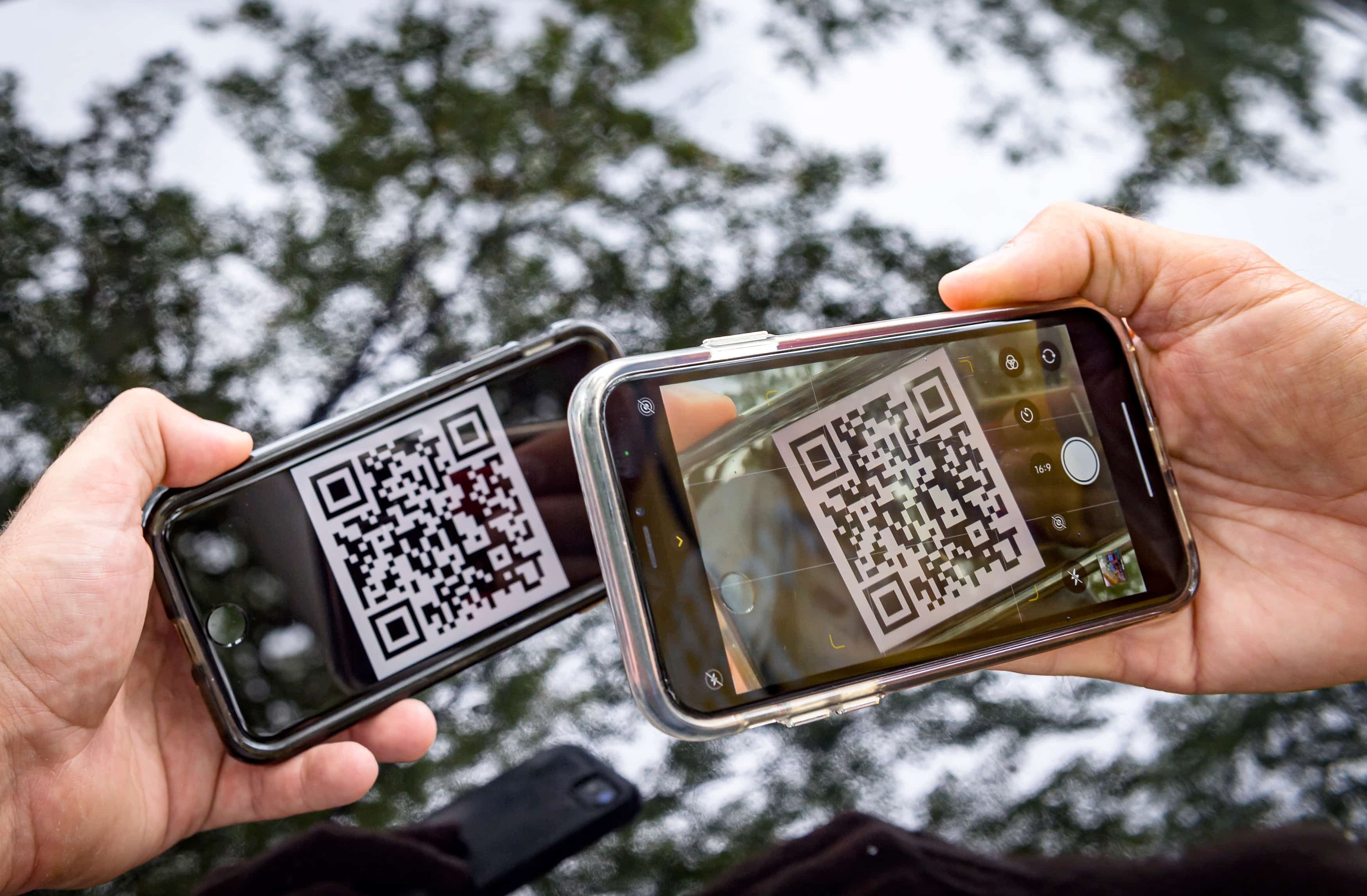 Pour avoir accès à des lieux non essentiels comme un restaurant ou une salle de spectacle, les Québécois devront faire scanner le code QR qui prouve qu’ils sont adéquatement vaccinés.