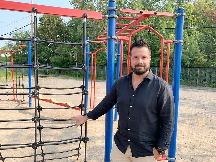 Dominic Latouche, président du Syndicat du personnel de soutien des Premières-Seigneuries, regrette le manque de personnel dans les écoles de son centre de services scolaire alors que les élèves seront de retour en classe le 30 août.