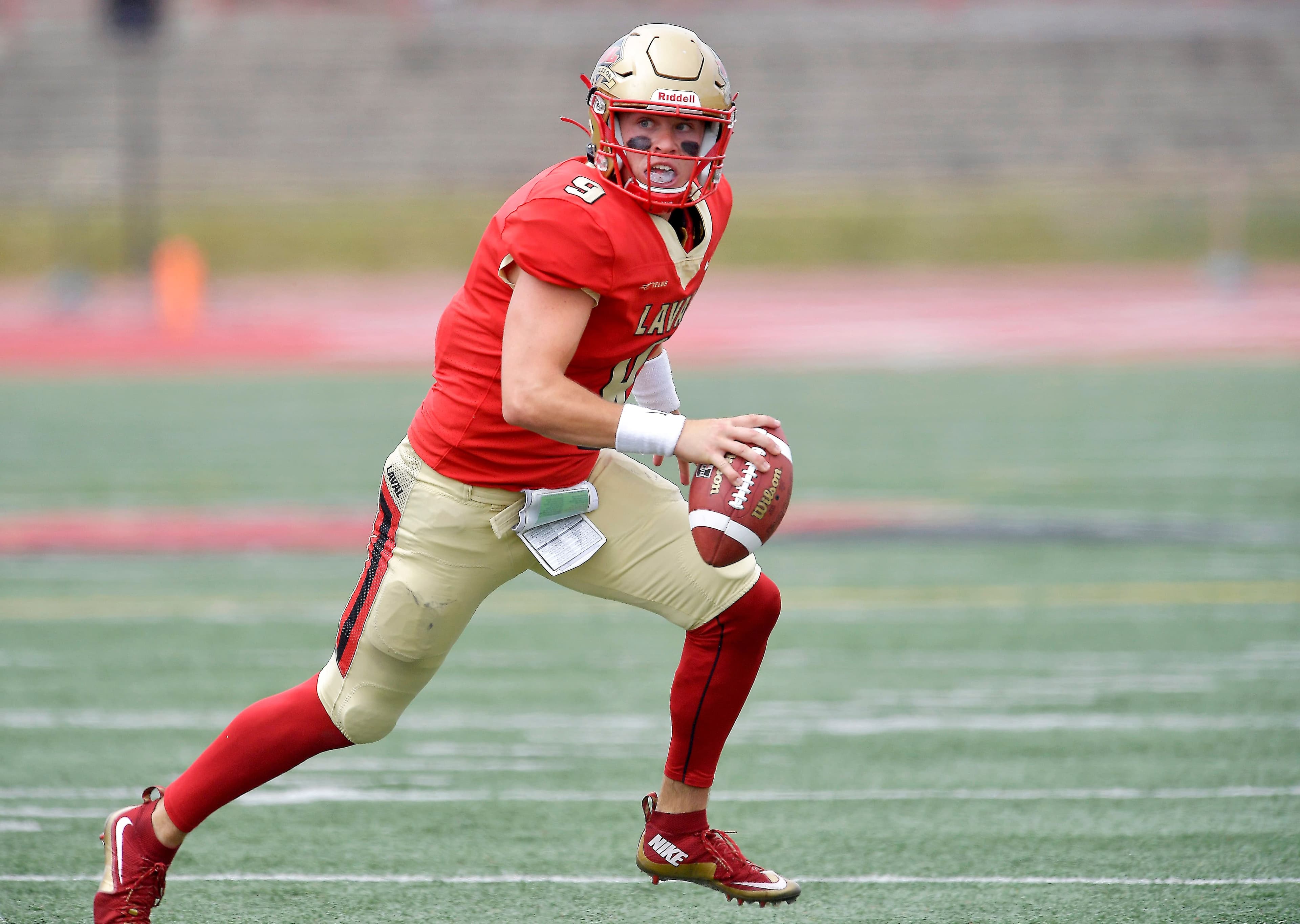 Le quart-arrière Thomas Bolduc a été efficace dans la victoire du Rouge et Or.
