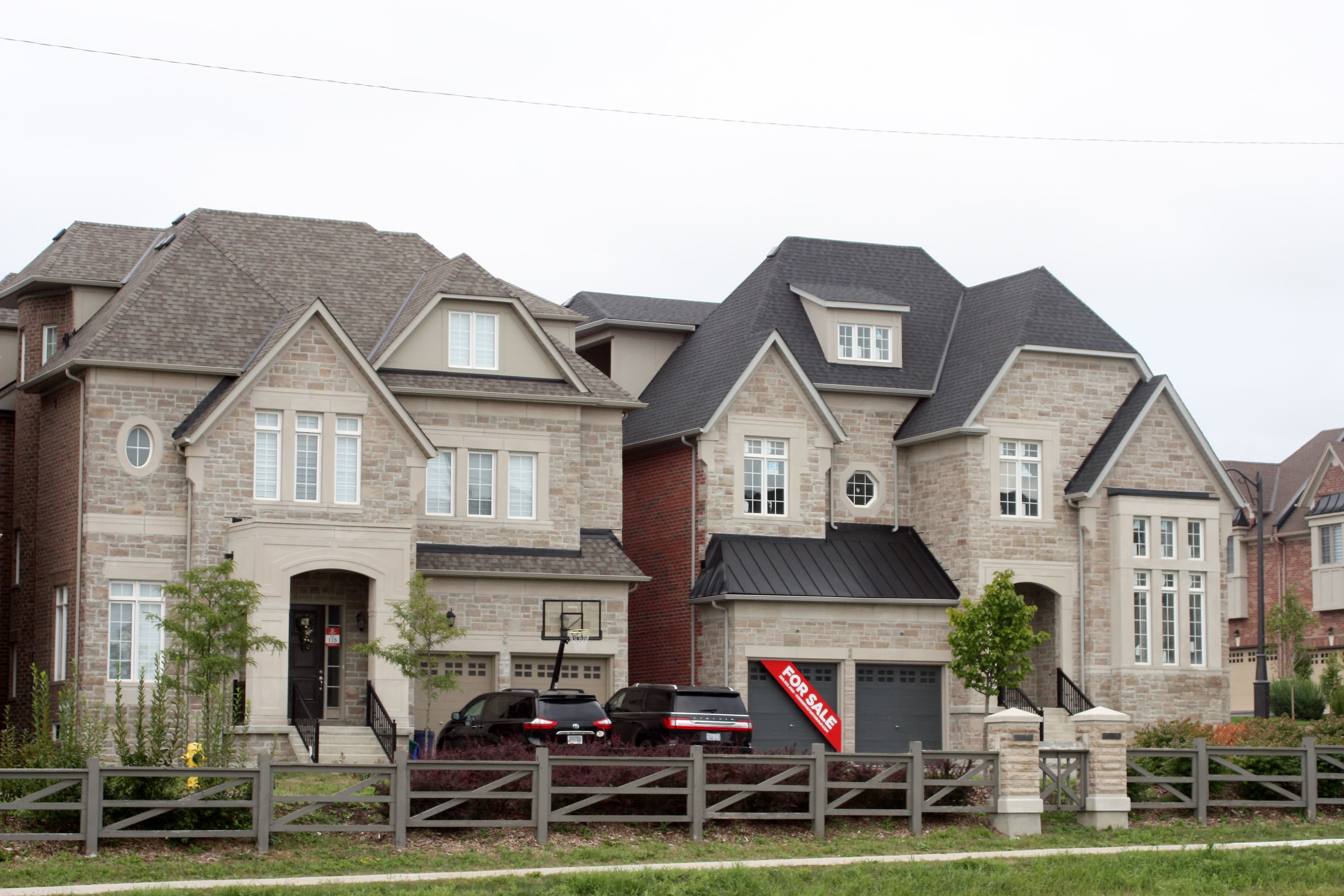 À Vaughan, en banlieue nord de Toronto, les nouveaux quartiers poussent comme des champignons, mais le transport public ne suit pas la cadence effrénée du développement.