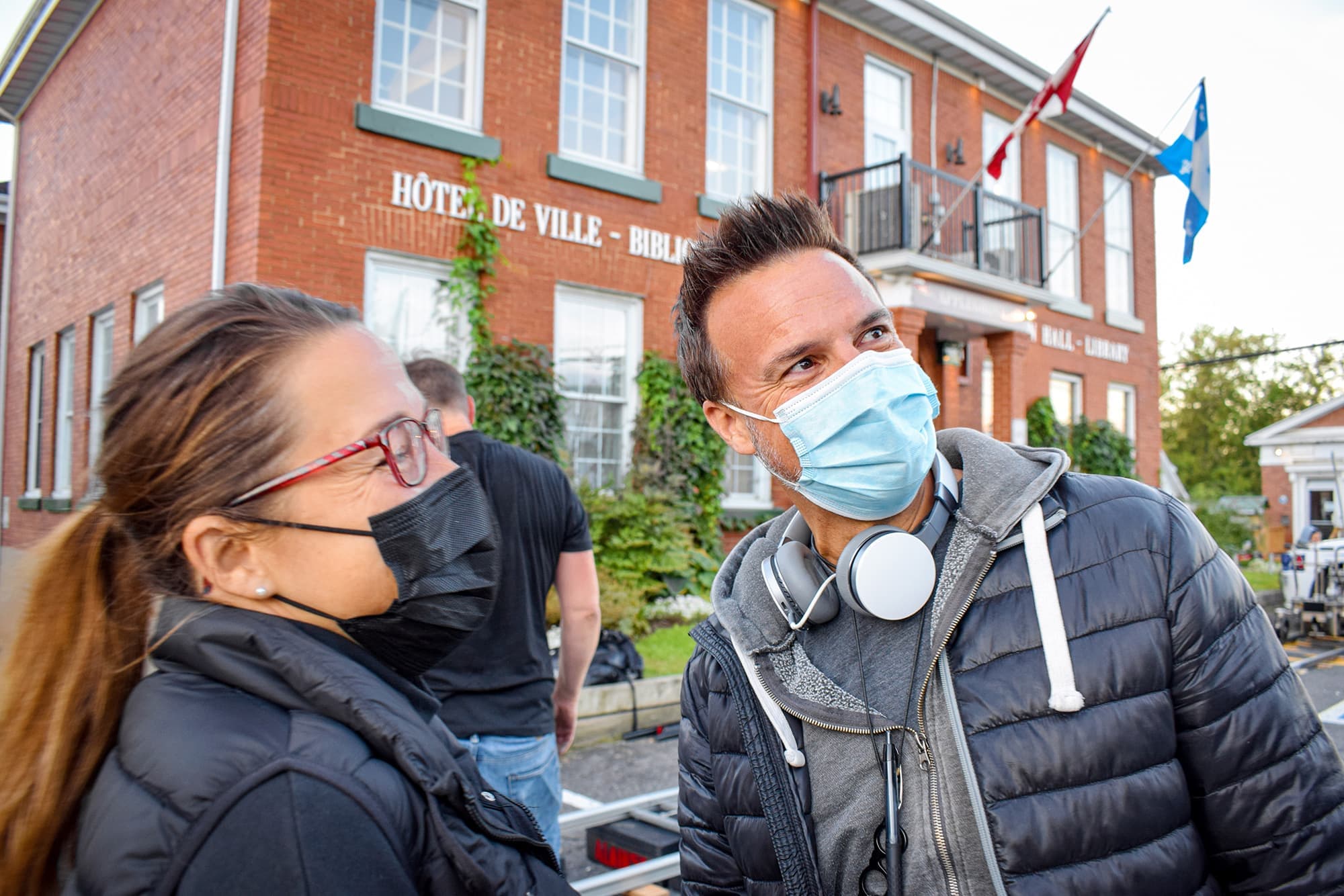 Le réalisateur Daniel Roby, ici en compagnie de la productrice Dominique Veillet, prend le relais de Patrice Sauvé pour la troisième saison de «La faille».