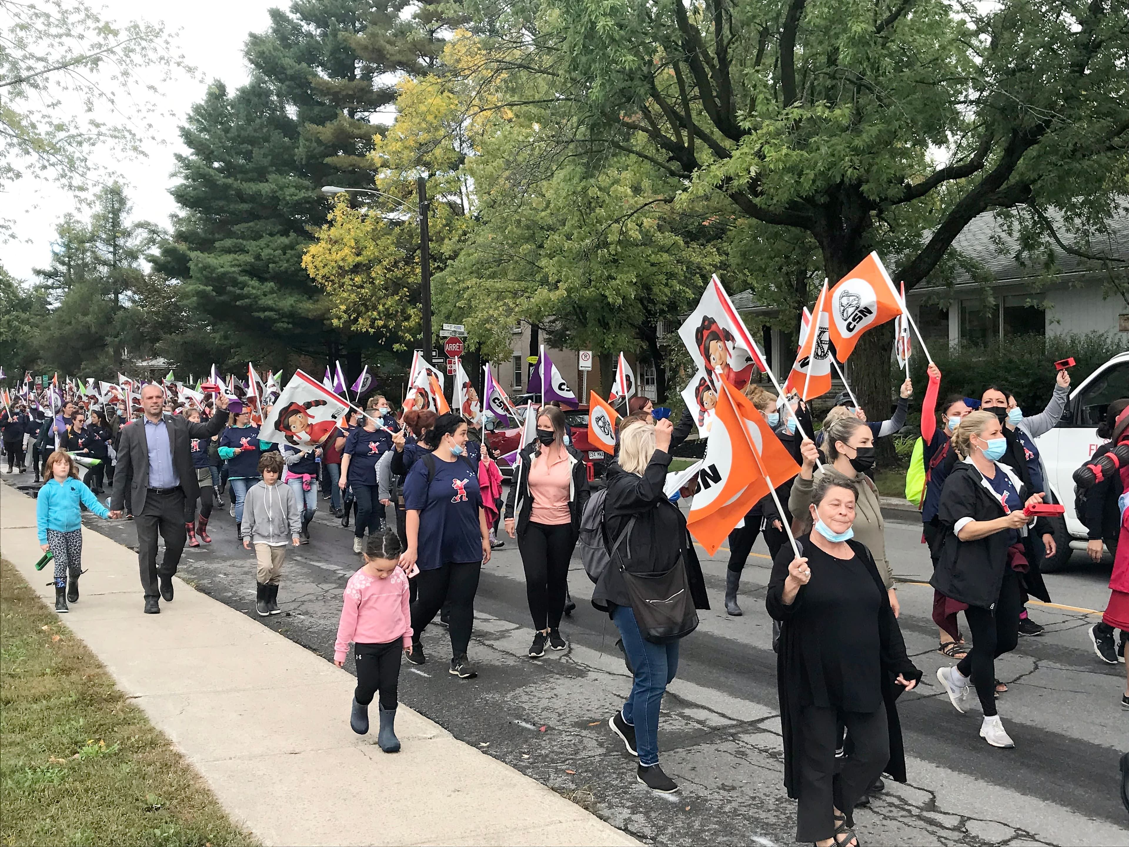 Des travailleuses et travailleurs des centres de la petite enfance avaient manifesté à Joliette, le 24 septembre dernier, à l’occasion d’une journée de grève.