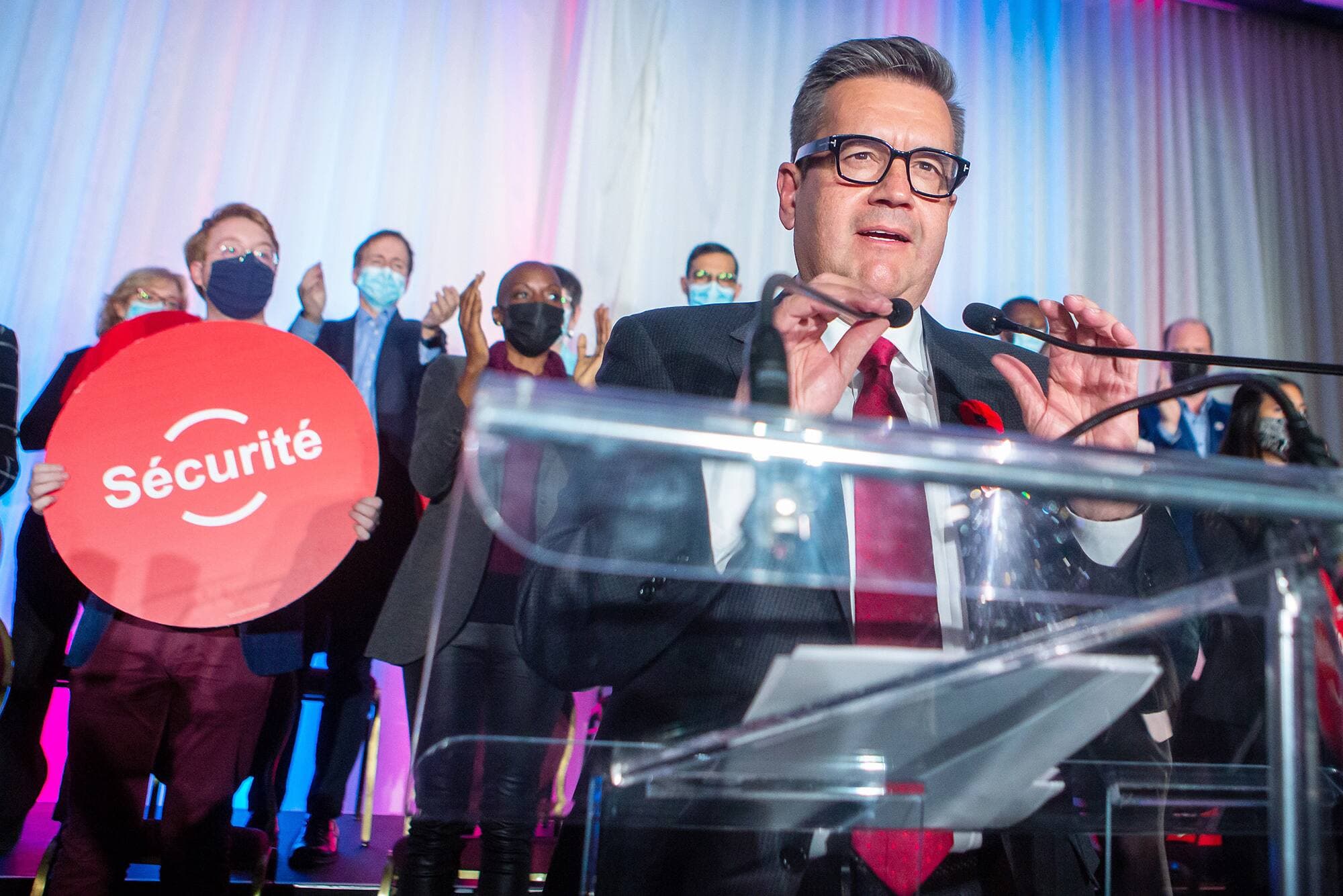Le chef d’Ensemble Montréal, Denis Coderre, lors d’une rassemblement avec des partisans au centre-ville hier soir.