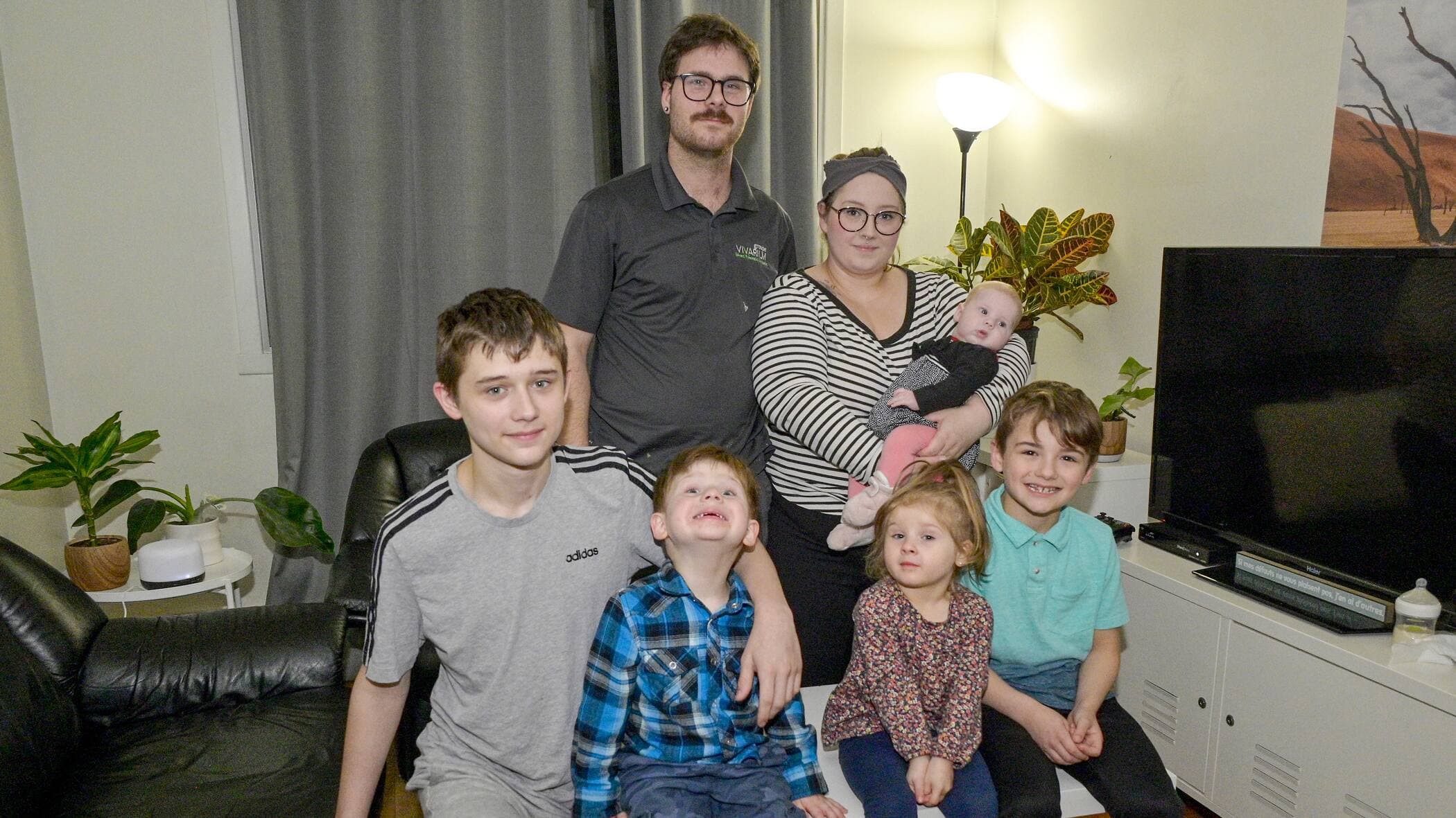 Émilie Dubois et Simon Barriault ainsi que leurs six enfants, Cédrik, Jérémy, Rafaël, Delphine, Béatrice et Livya-Rose (absente de la photo) déménageront en Chaudière-Appalaches.