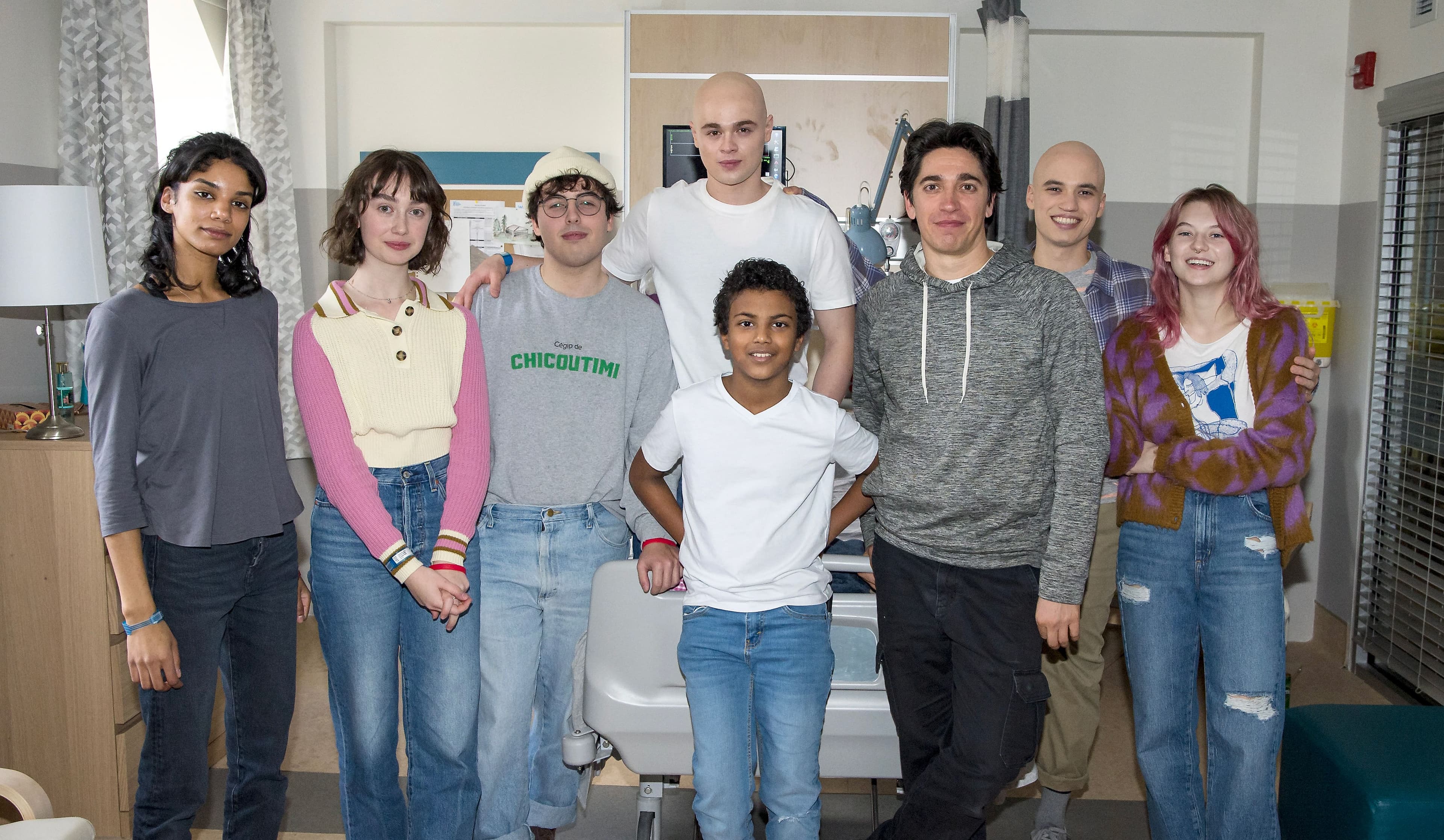 Audrey Roger, Léanne Désilets, Étienne Galloy, Noah Parker, Yan England, Anthony Therrien, Mylia Corbeil-Gauvreau et Malick Babin (en avant).
