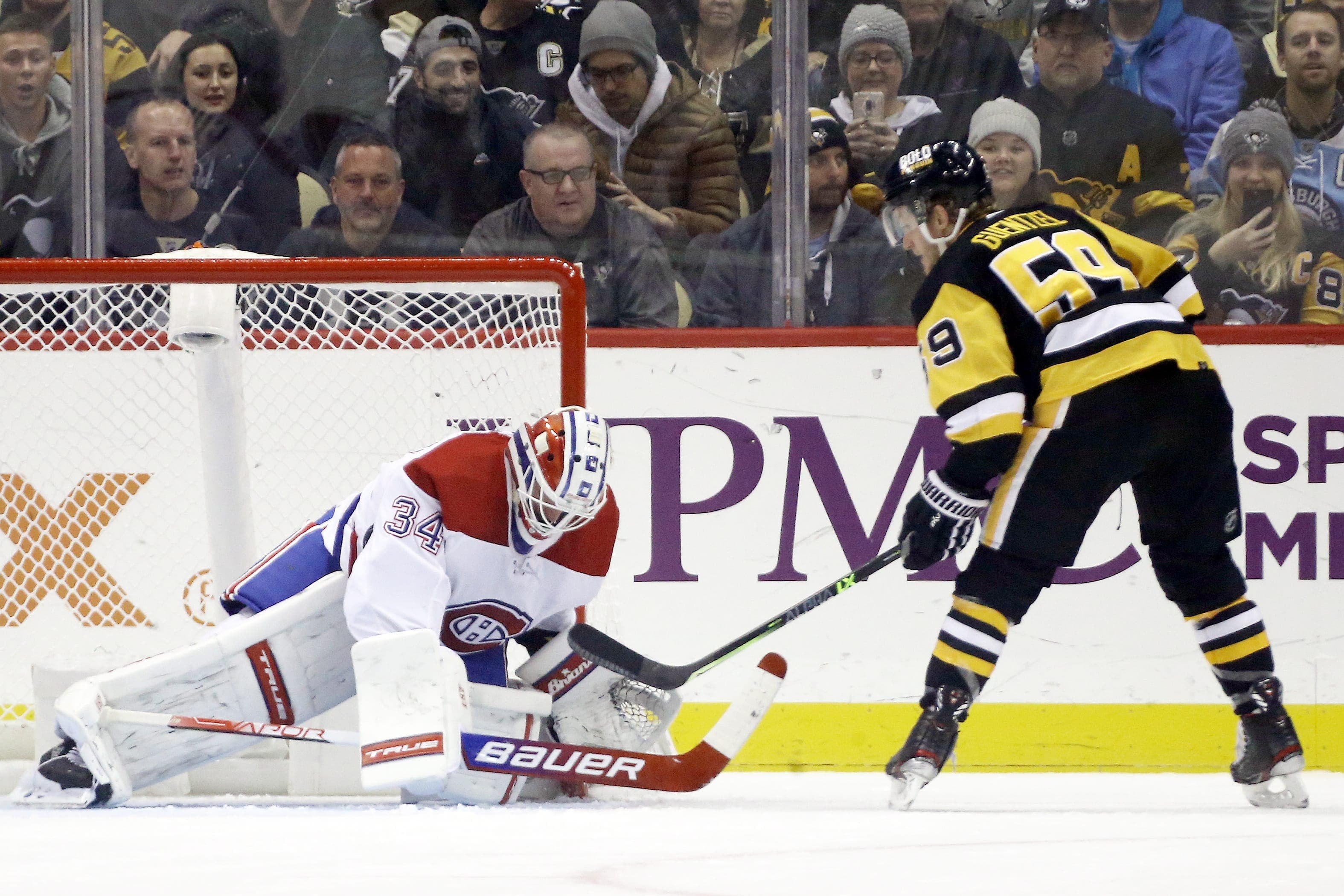 Jake Allen a été solide devant le but du Canadien. Il a résisté à une charge menée par Jake Guentzel, des Penguins.