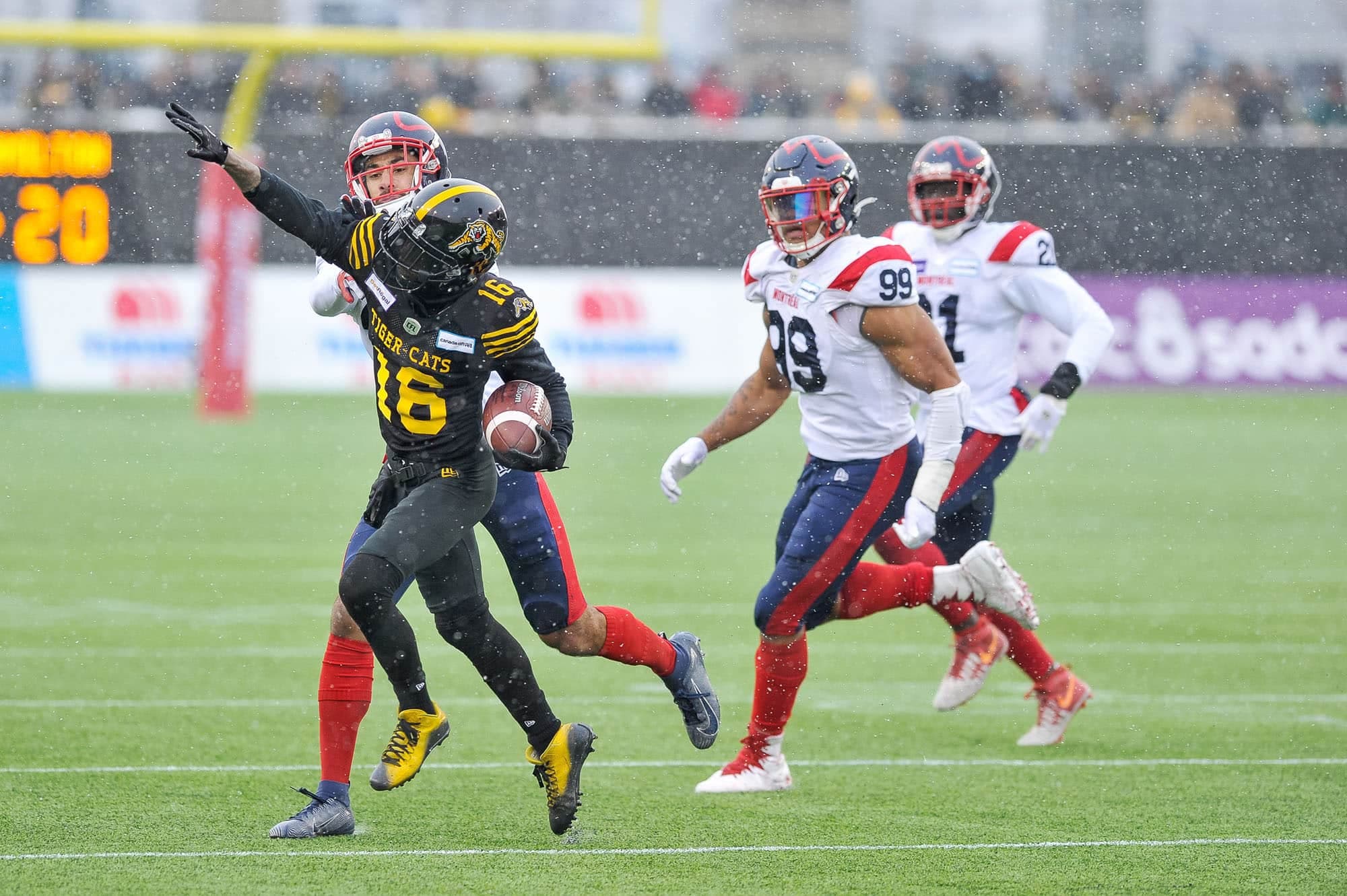 Le rapide receveur Brandon Banks s’est moqué de la défensive des Alouettes en inscrivant un majeur important.