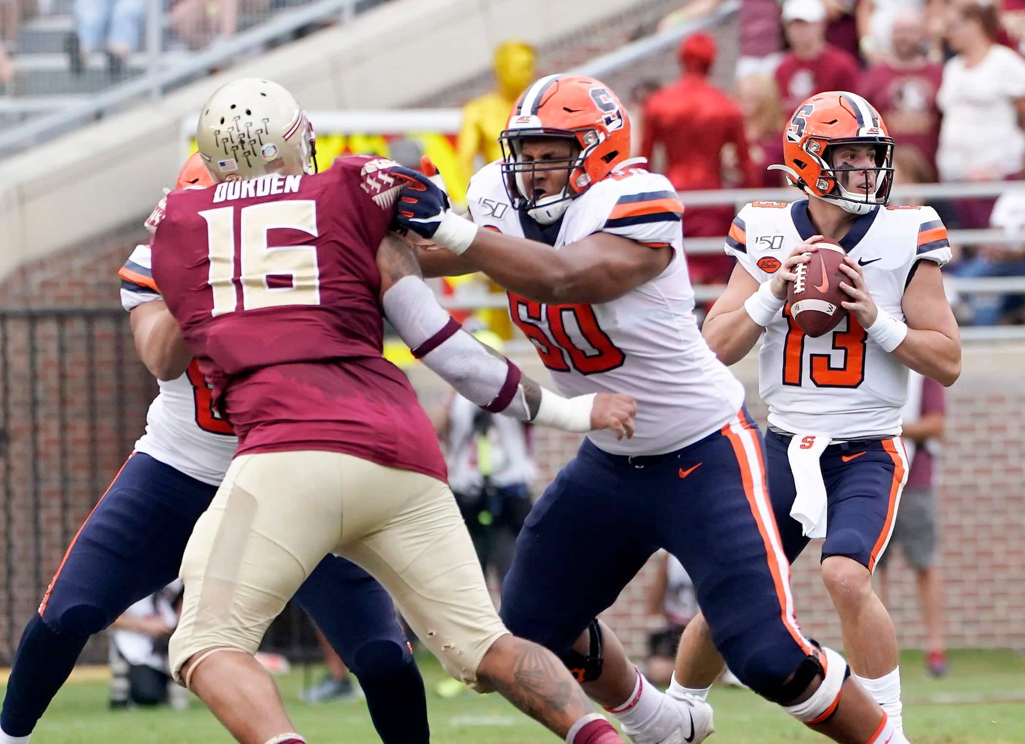 Matthew Bergeron à l'oeuvre en protection de passe contre Florida State.