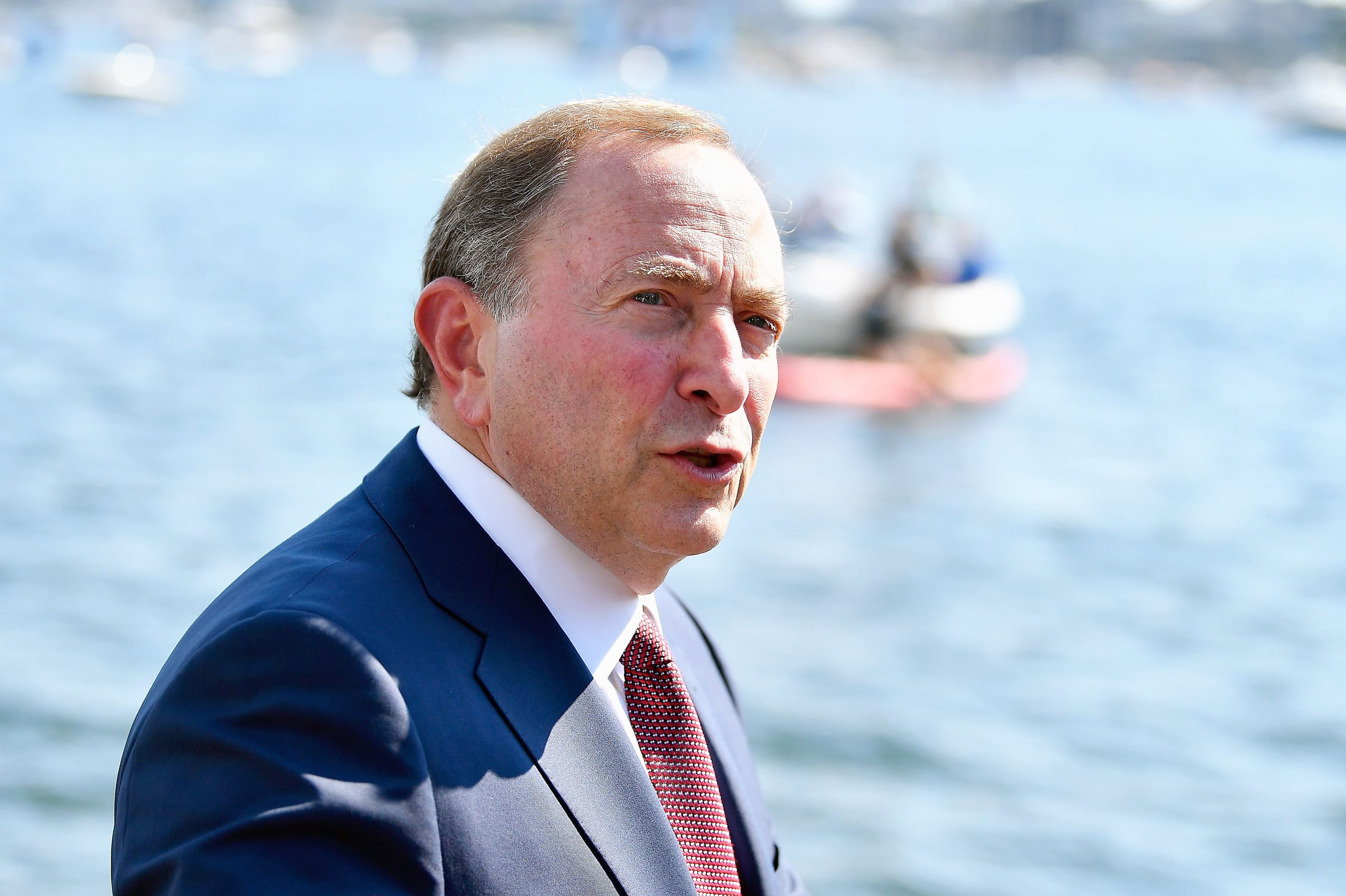 Gary Bettman a choisi de faire patienter ceux qui sont en attente de développements concernant les dossiers des Coyotes ainsi que d’une éventuelle rencontre entre le gouvernement du Québec et la LNH.