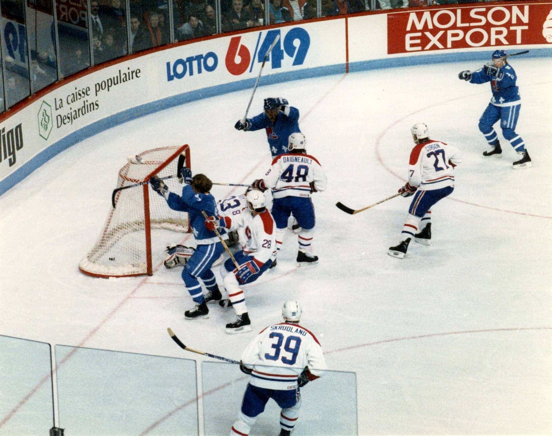 Patrick Roy est victime du 560e et dernier but de Lafleur dans la LNH.