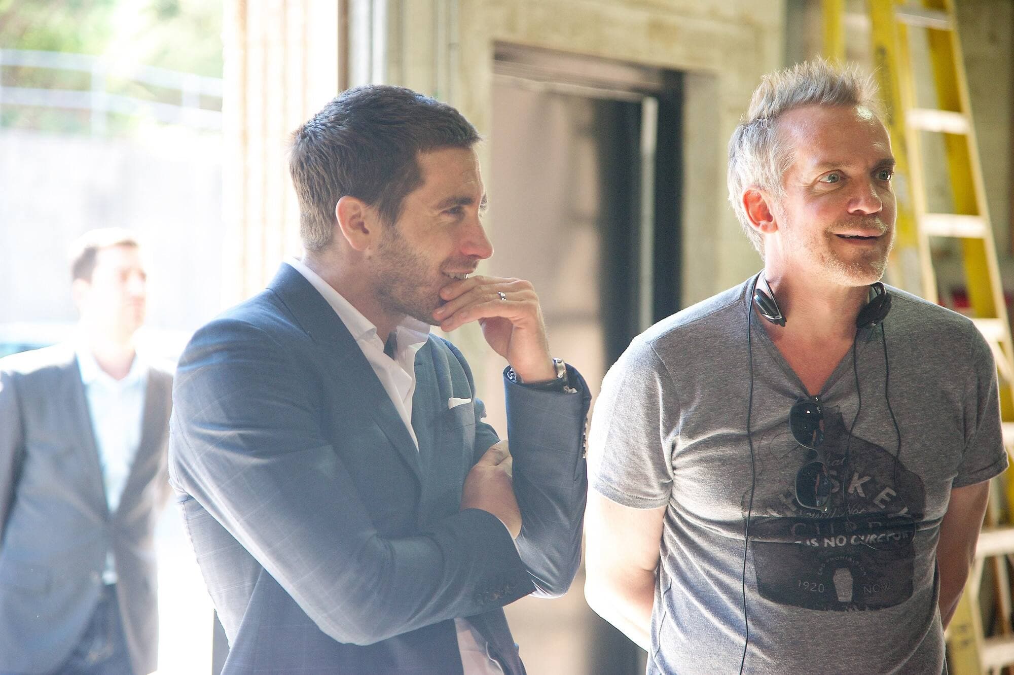 Jean-Marc Vallée et l’acteur Jake Gyllenhaal sur le plateau de tournage du film Demolition, en 2014.