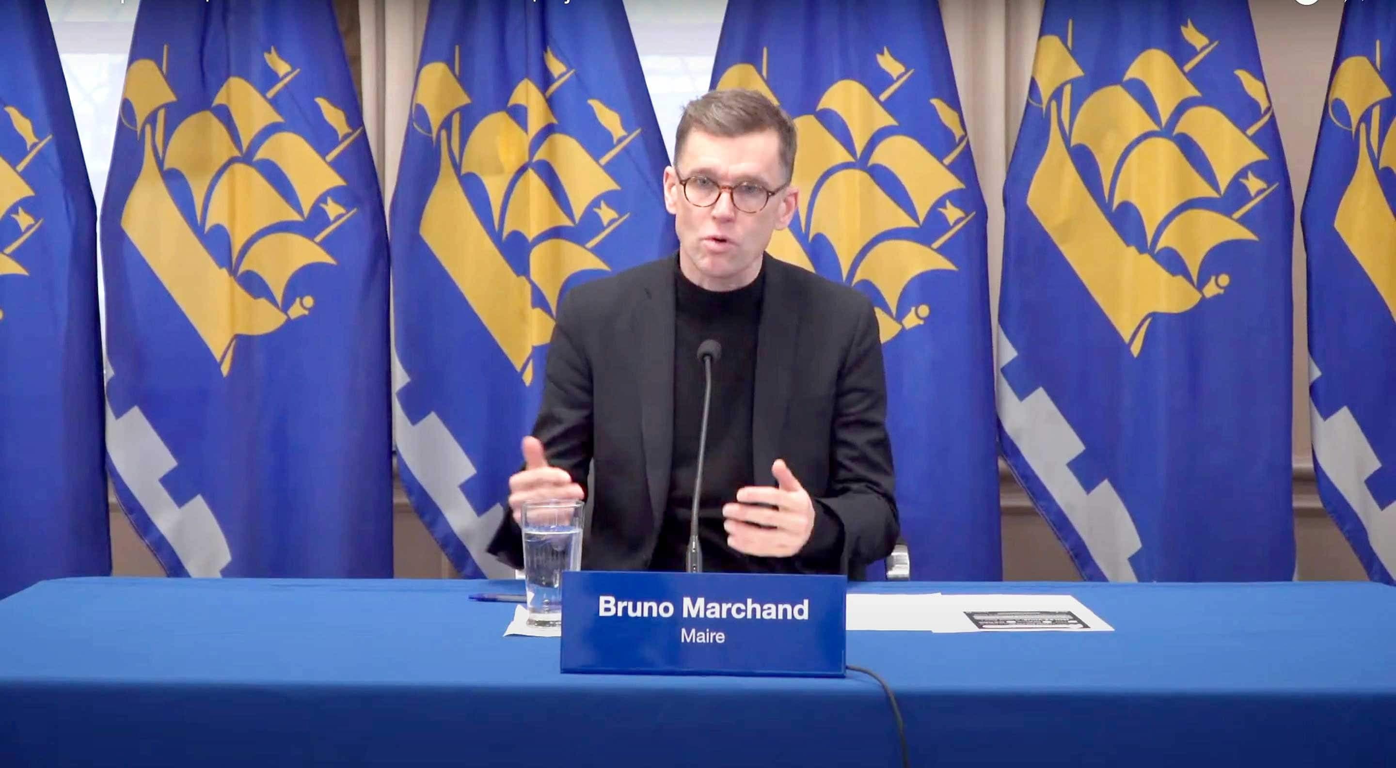 Lors d’un point de presse virtuel jeudi, le maire de Québec, Bruno Marchand, a invité la population à soutenir les restaurateurs dont les salles à manger sont fermées depuis une semaine.