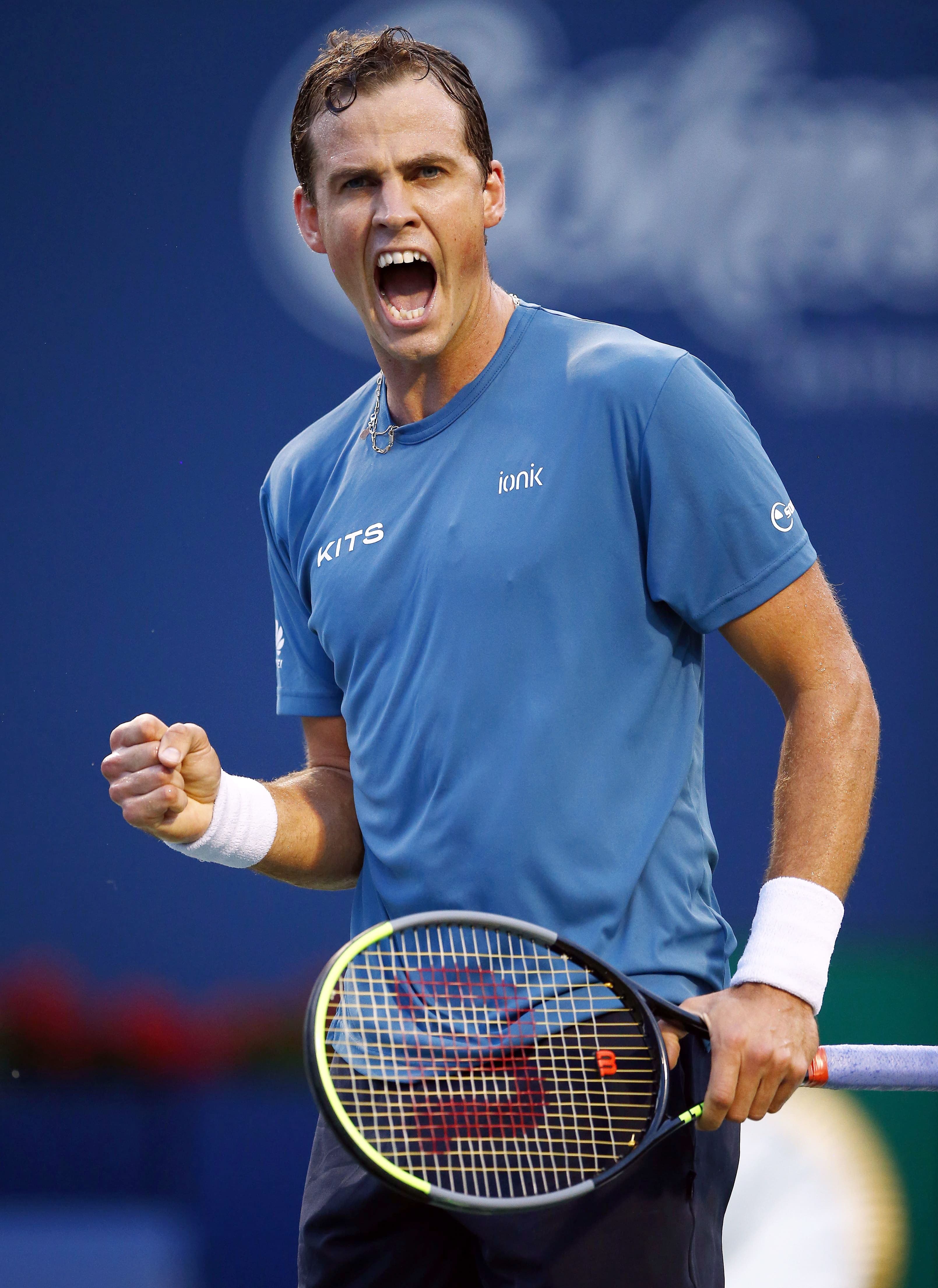 Vasek Pospisil célébrant un bon jeu lors de l’Omnium de la Banque Nationale à Toronto, l’été dernier.