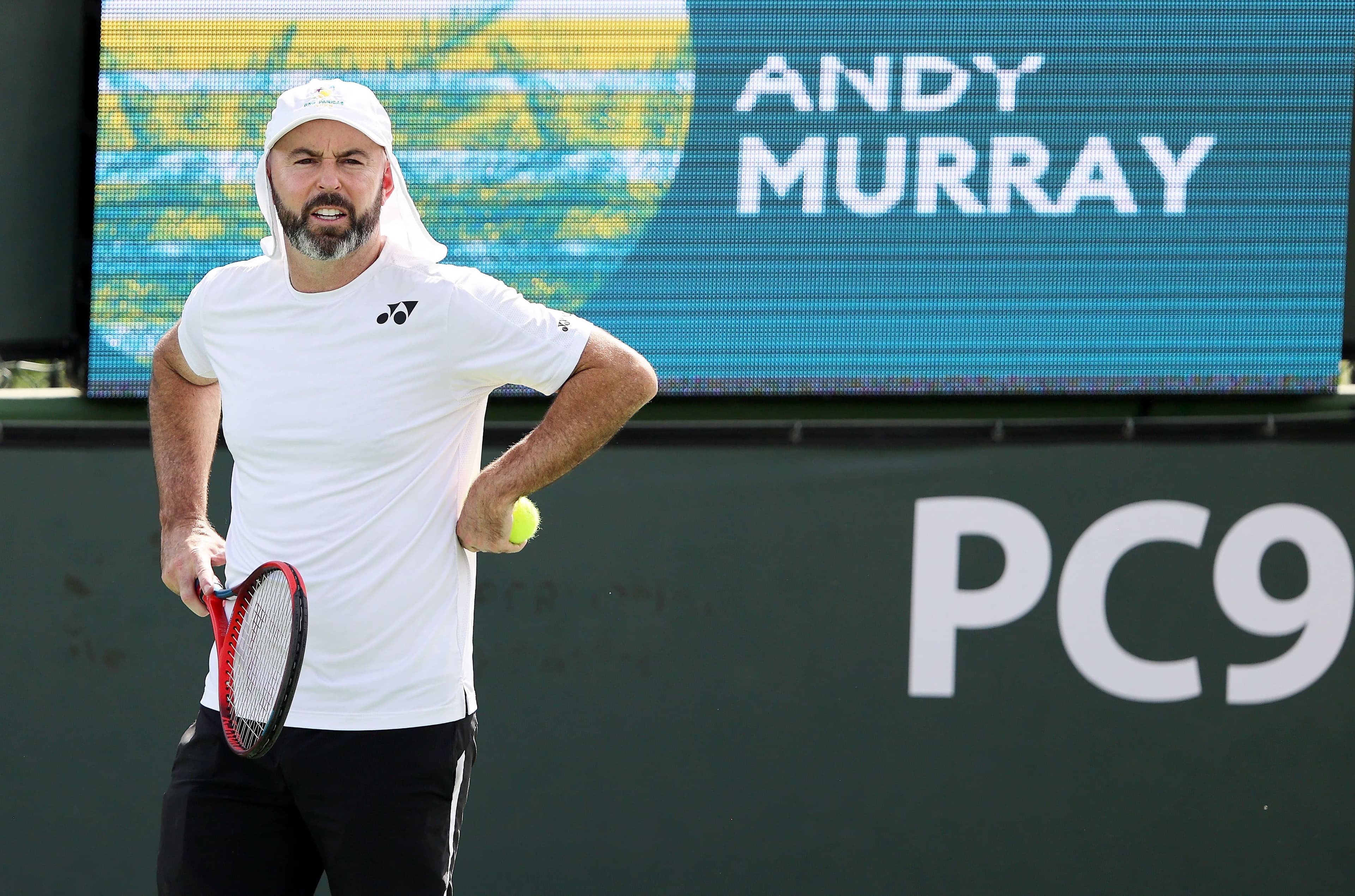Jamie Delgado, le nouvel entraîneur de Denis Shapovalov, lors d’une séance avec Andy Murray l’an dernier.
