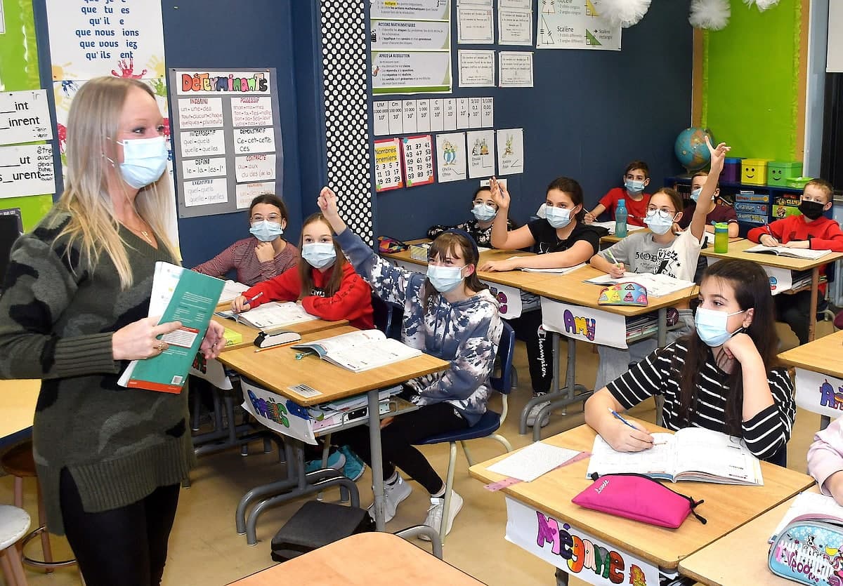 Les élèves de l’école primaire Sainte-Cécile, dans le secteur de Jonquière, au Saguenay, étaient de retour sur les bancs d’école hier.