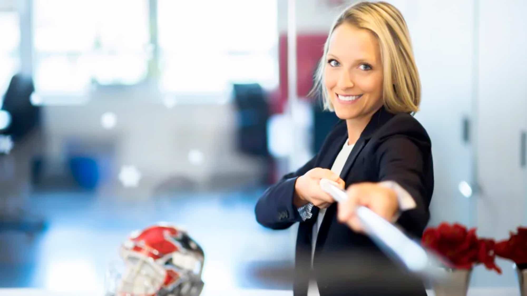 L’agente de joueurs Émilie Castonguay est maintenant directrice générale adjointe avec les Canucks.