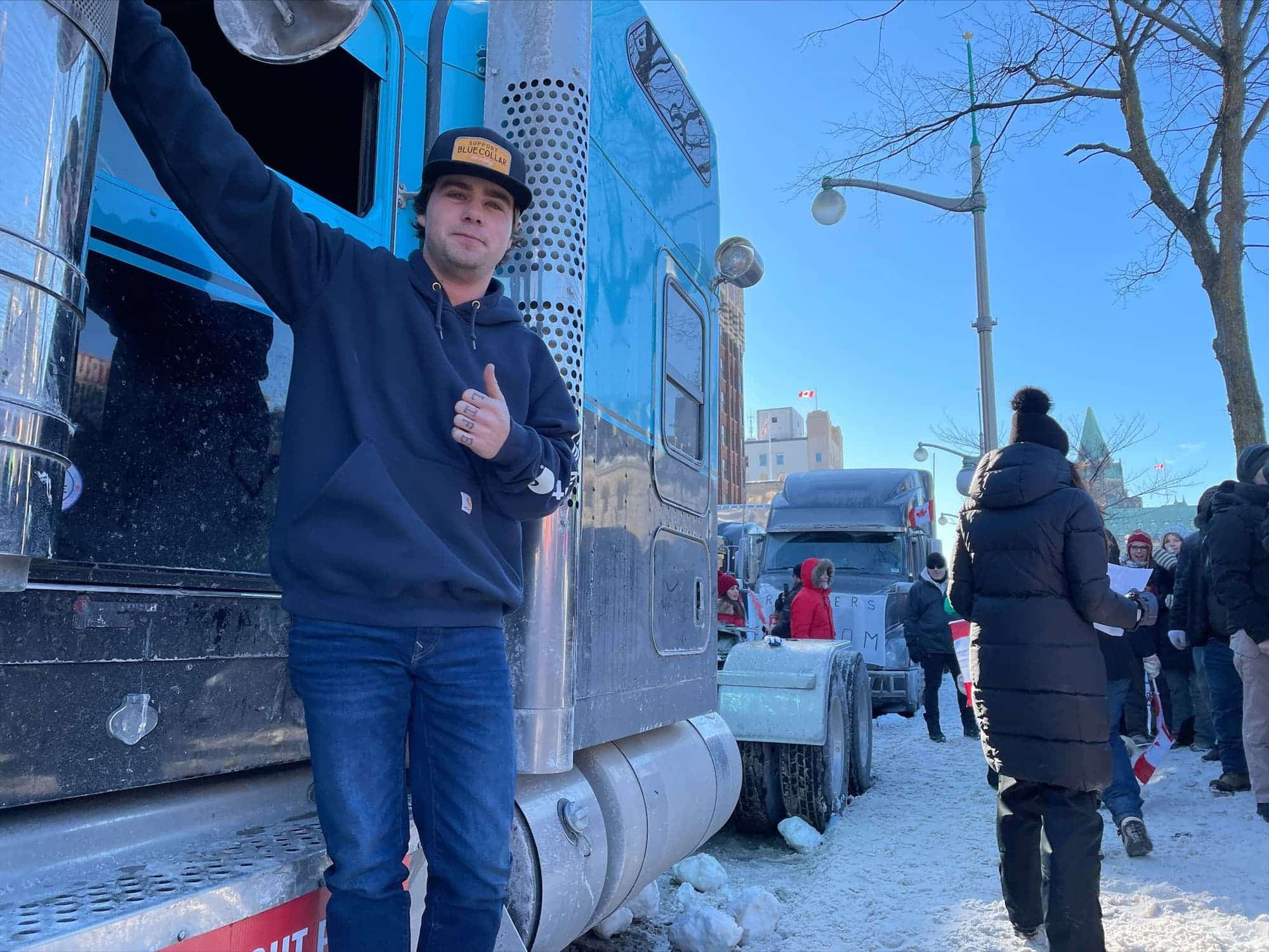 Tyler Armstrong, 25 ans, est prêt à rester sur place durant des semaines.