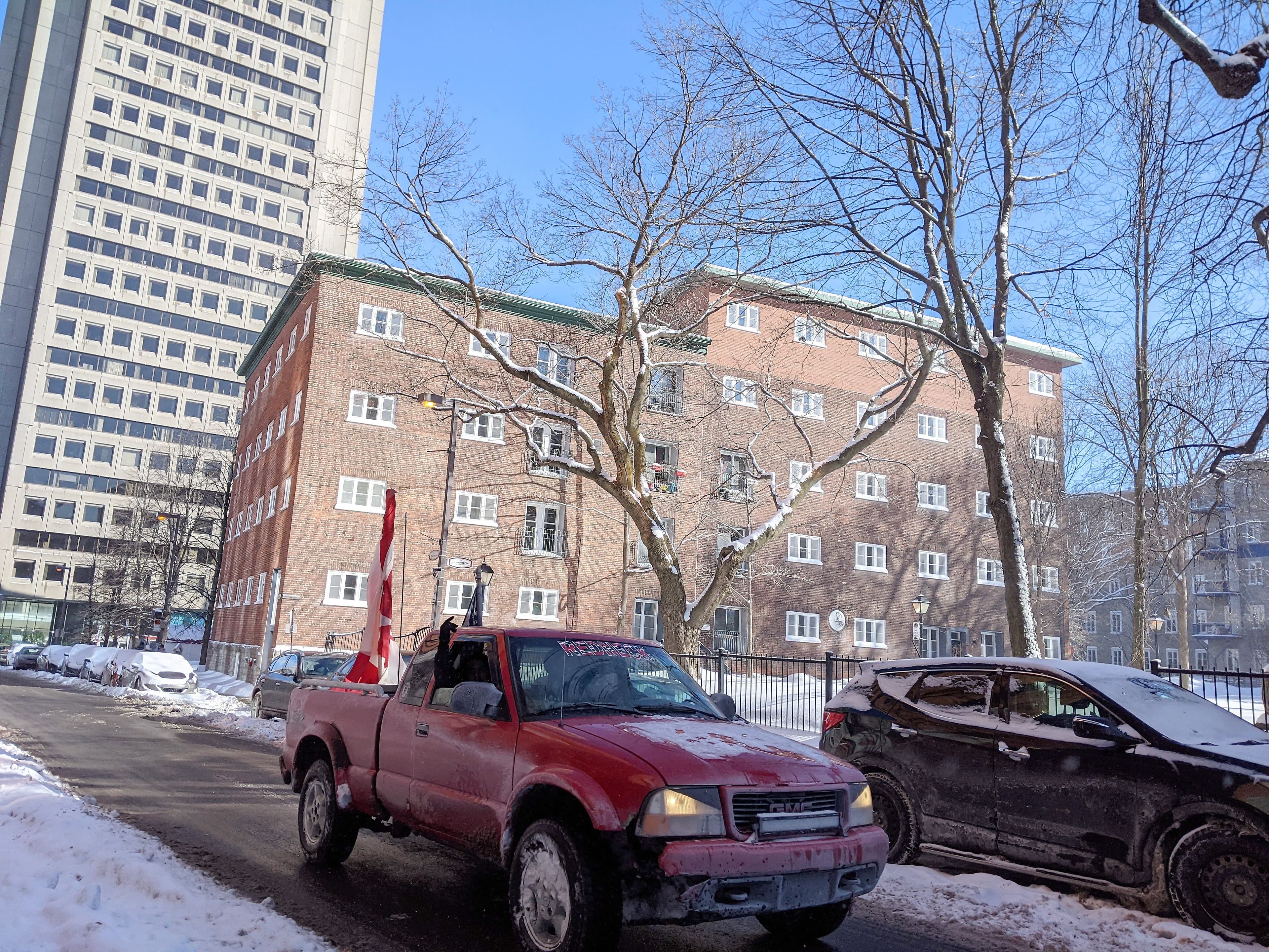 Des résidents d’un quadrilatère habituellement paisible près du Complexe G, composé de coopératives d’habitation, se retrouvent au cœur des manifestations.
